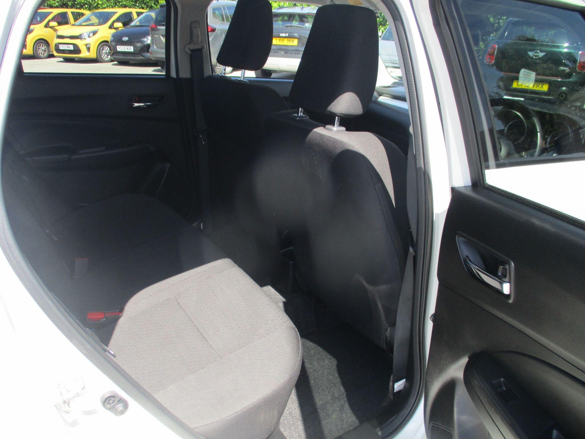 Suzuki Swift Image 11