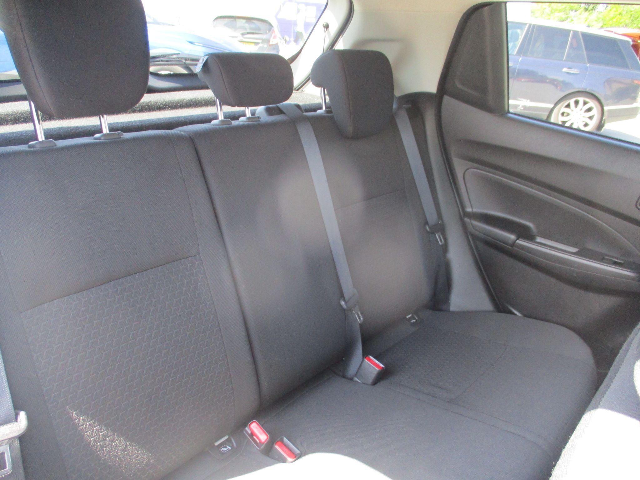 Suzuki Swift Image 12