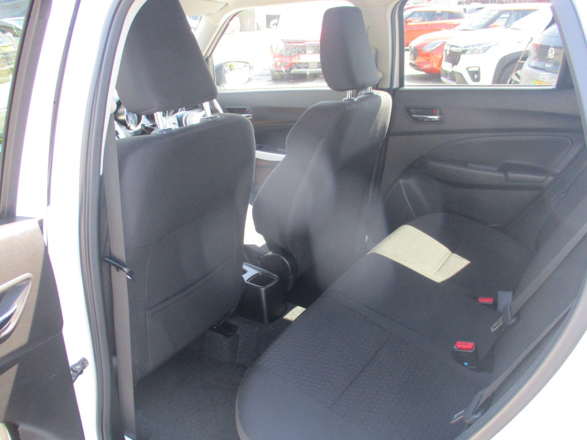Suzuki Swift Image 14