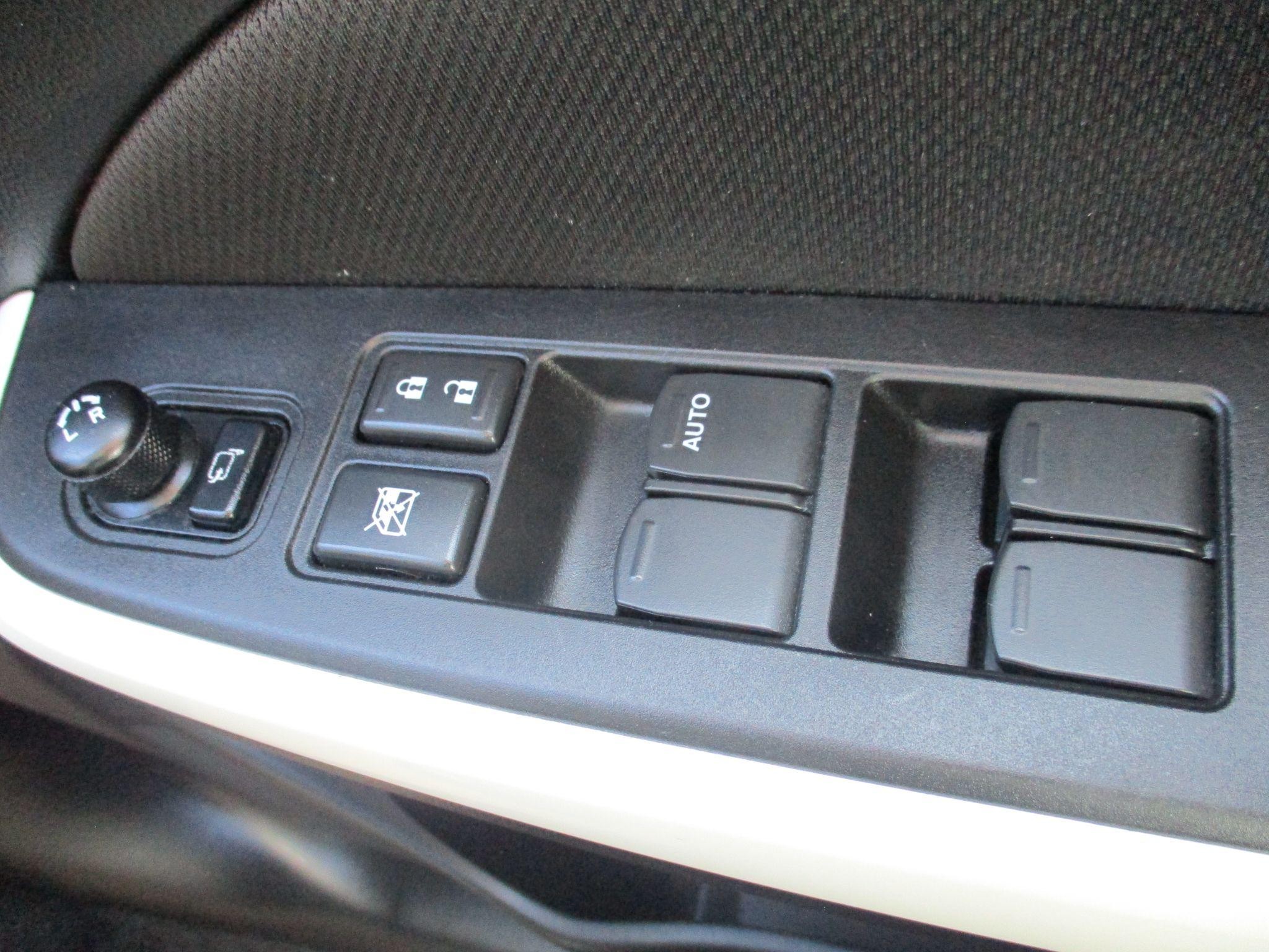 Suzuki Swift Image 19