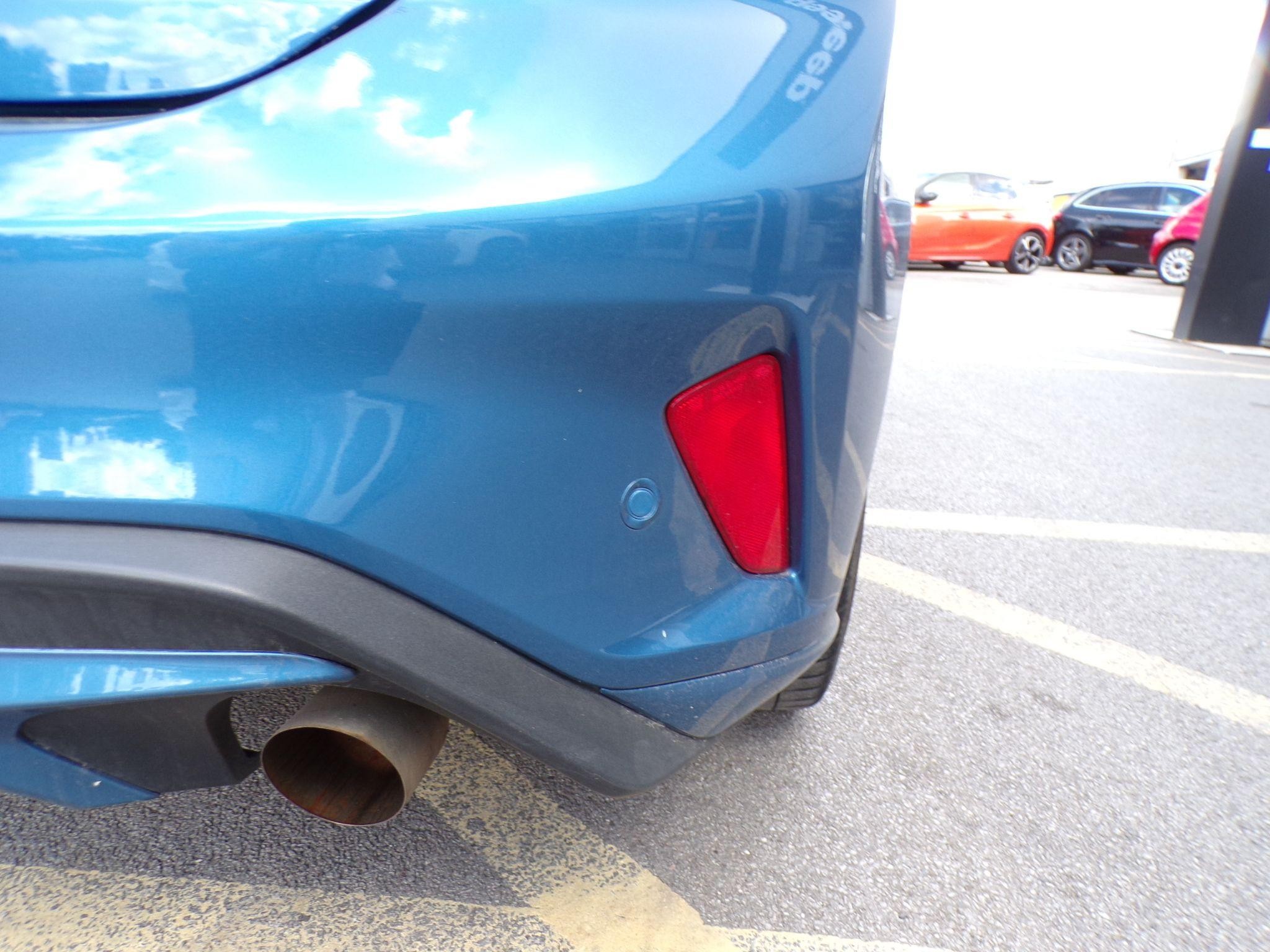 Ford Focus Image 17