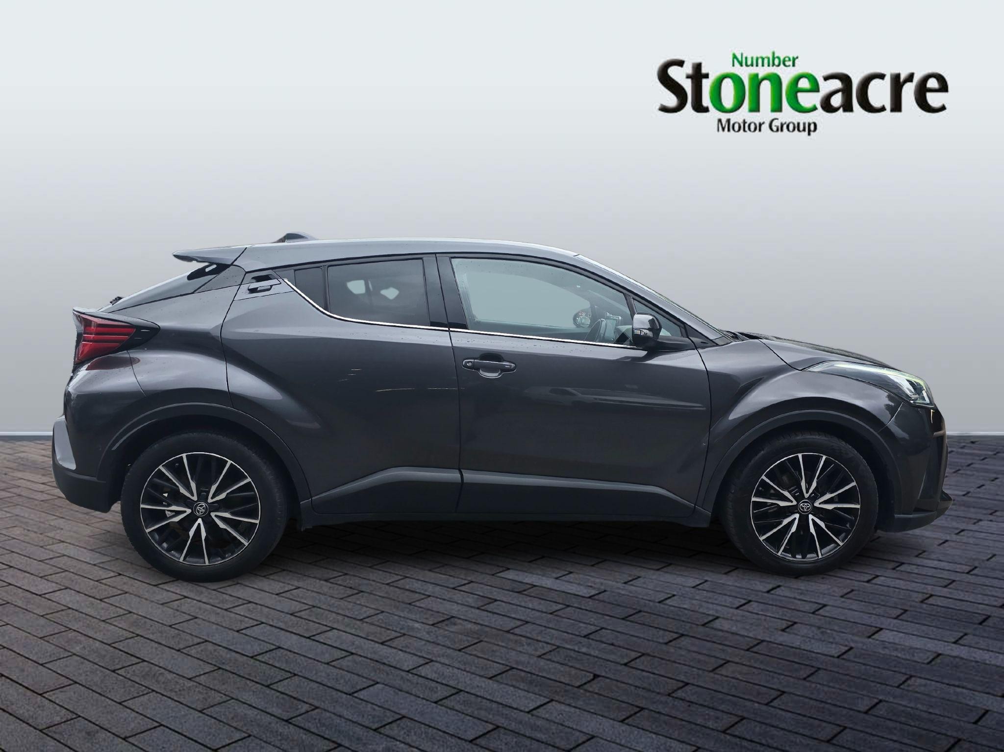 Toyota C-HR Image 2