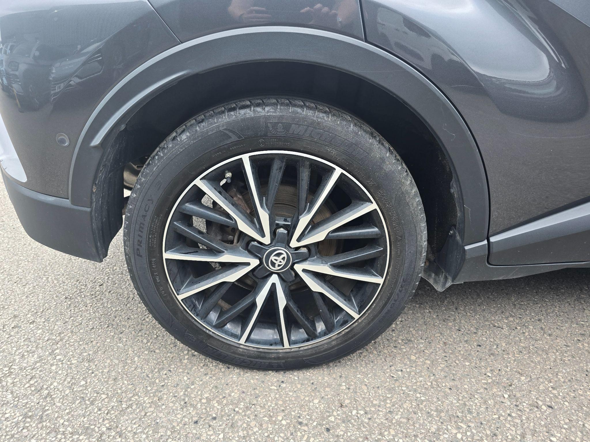 Toyota C-HR Image 9