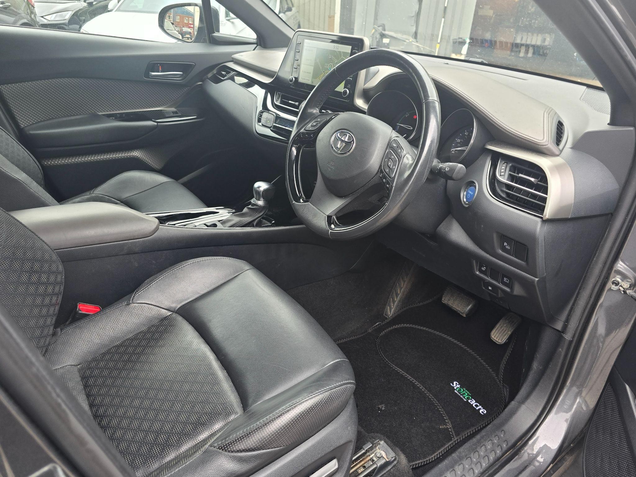 Toyota C-HR Image 12