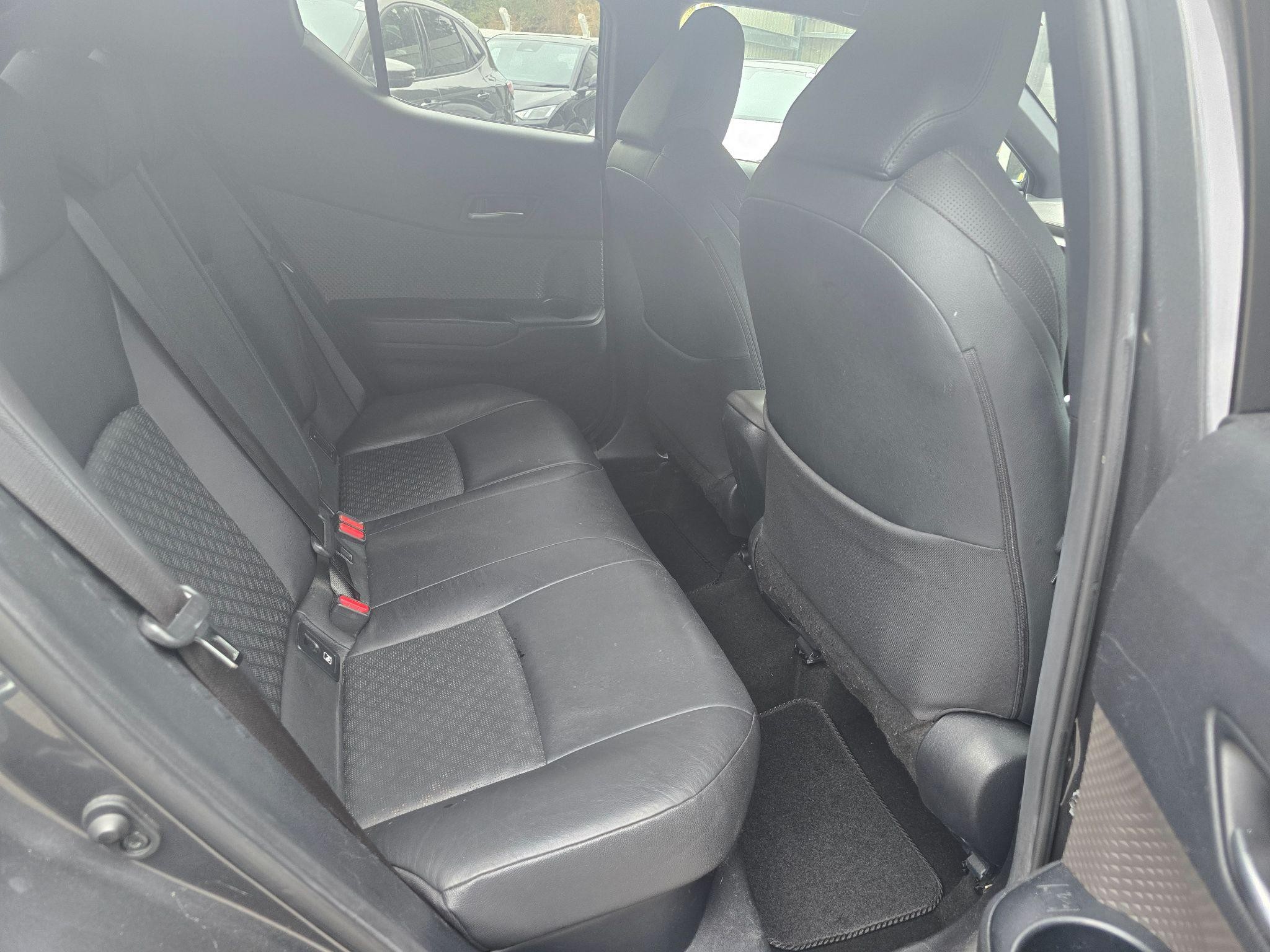 Toyota C-HR Image 13