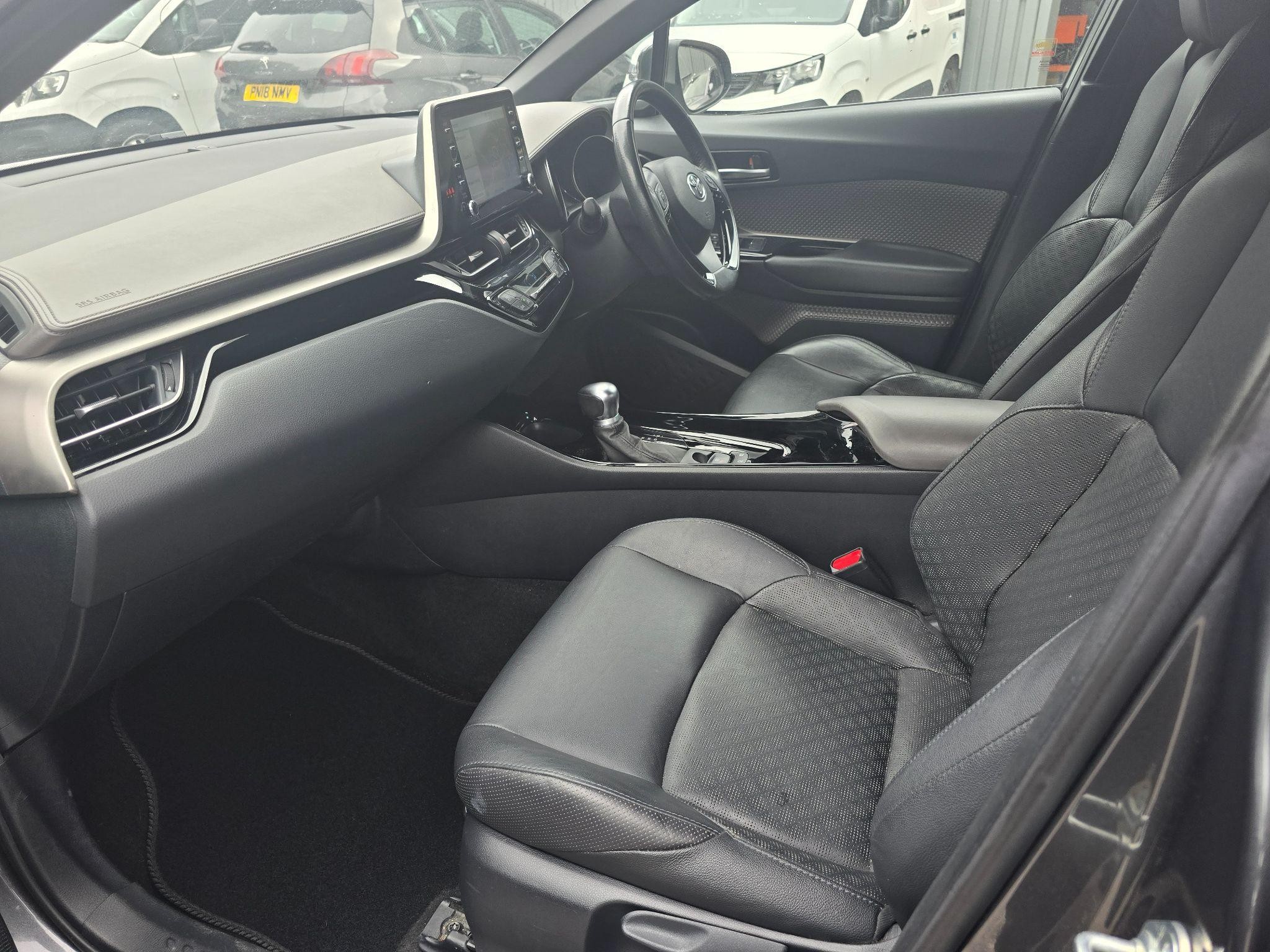 Toyota C-HR Image 15