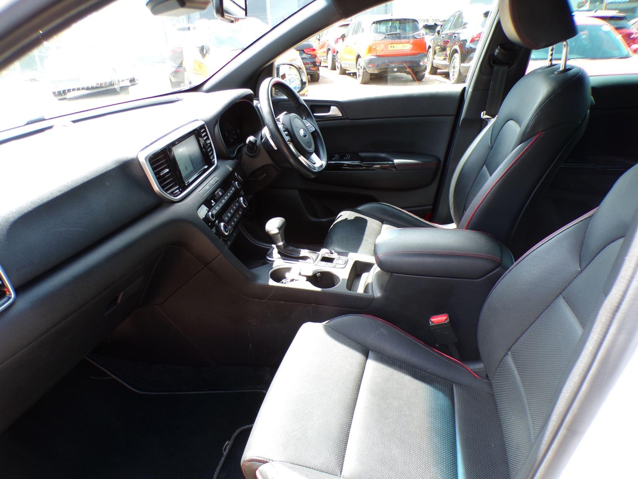 Kia Sportage Image 12
