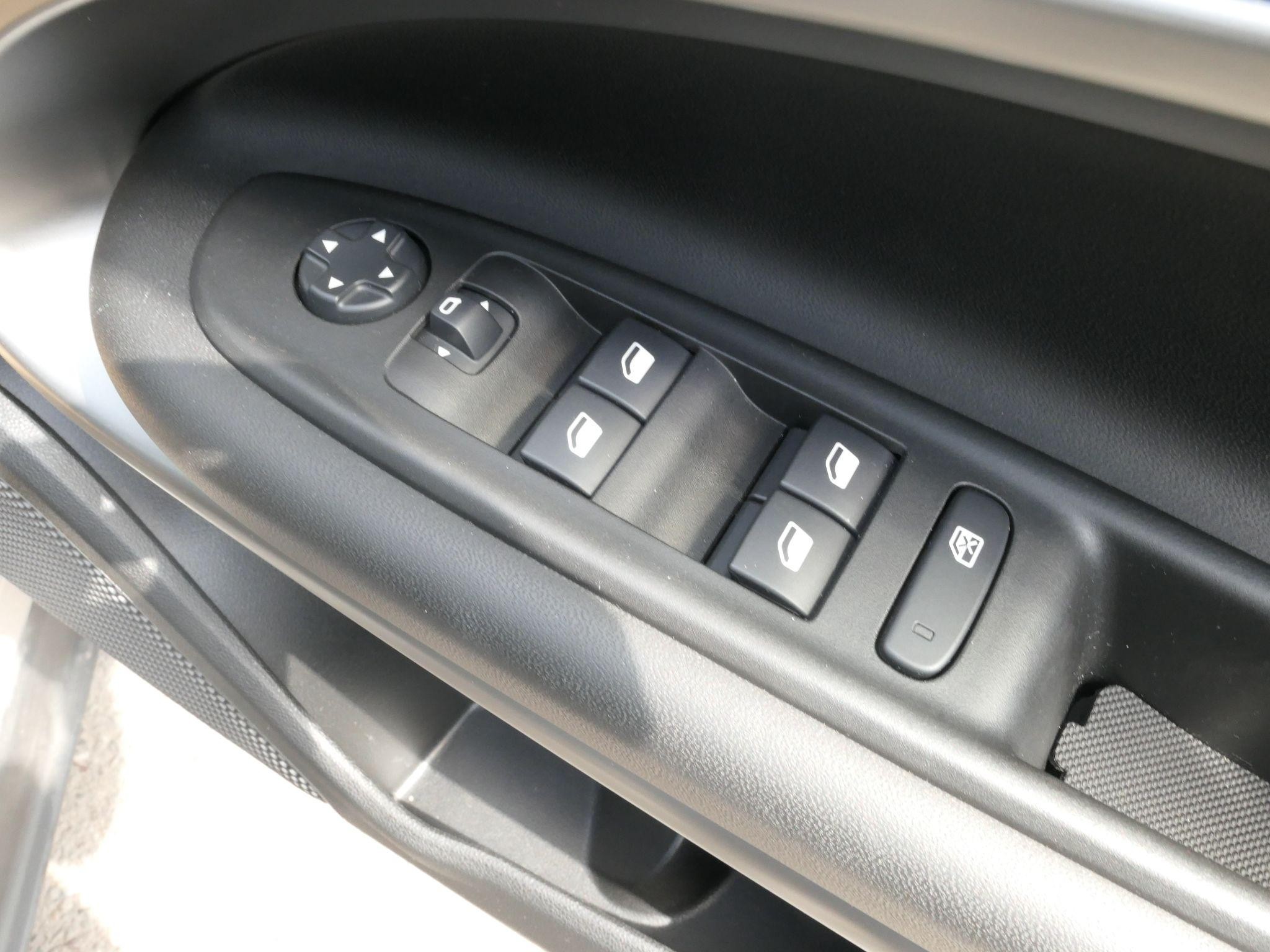 Jeep Avenger Image 13