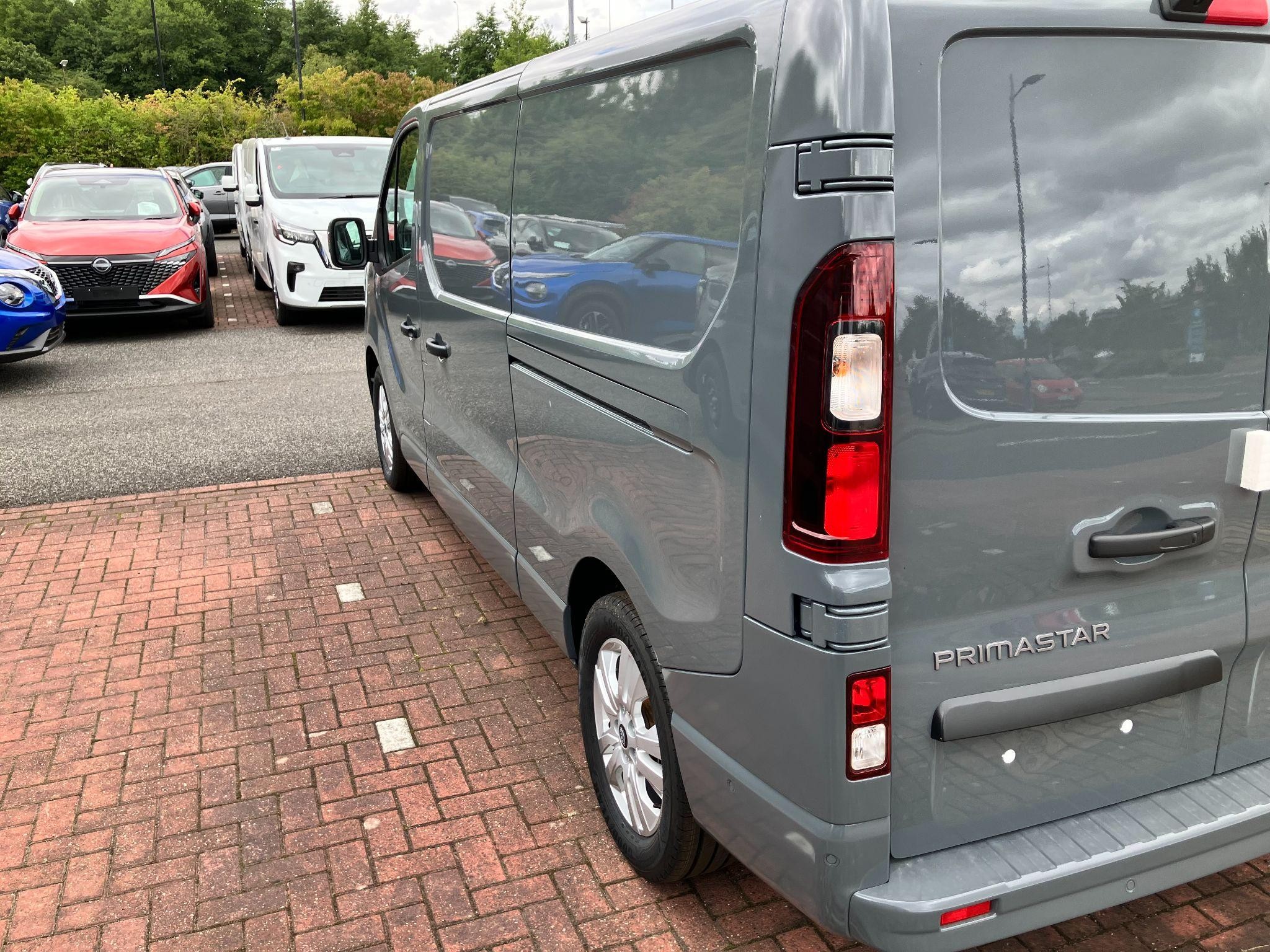 Nissan Primastar Image 6
