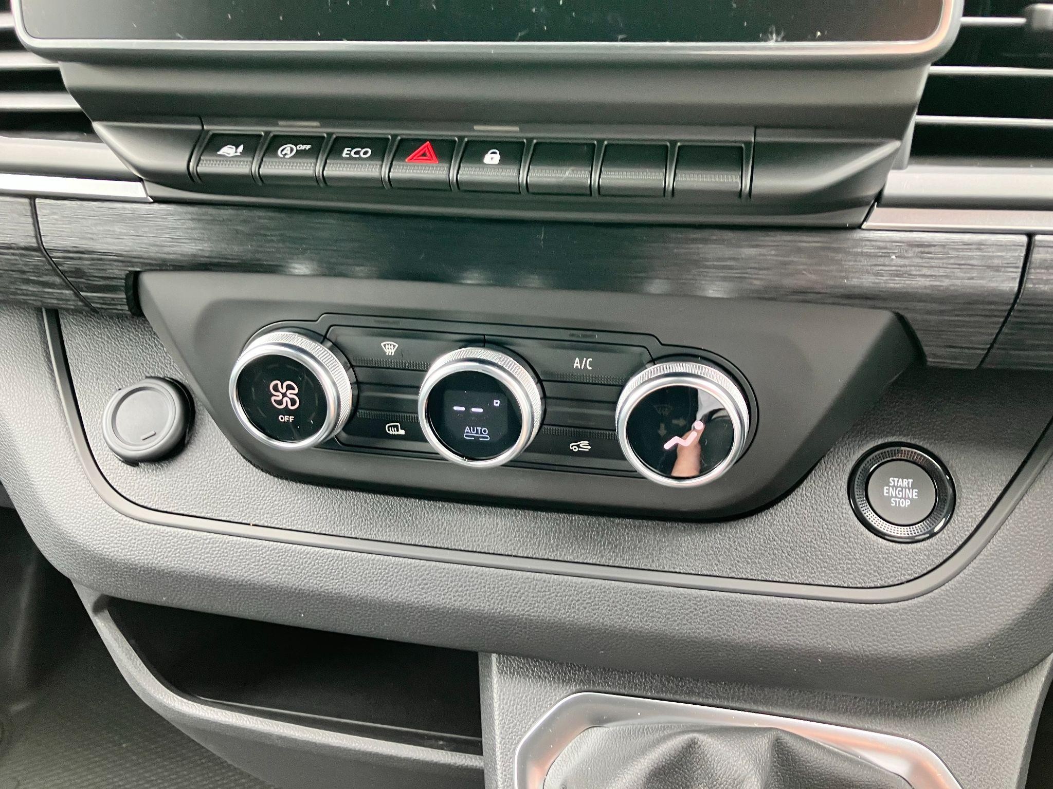 Nissan Primastar Image 9