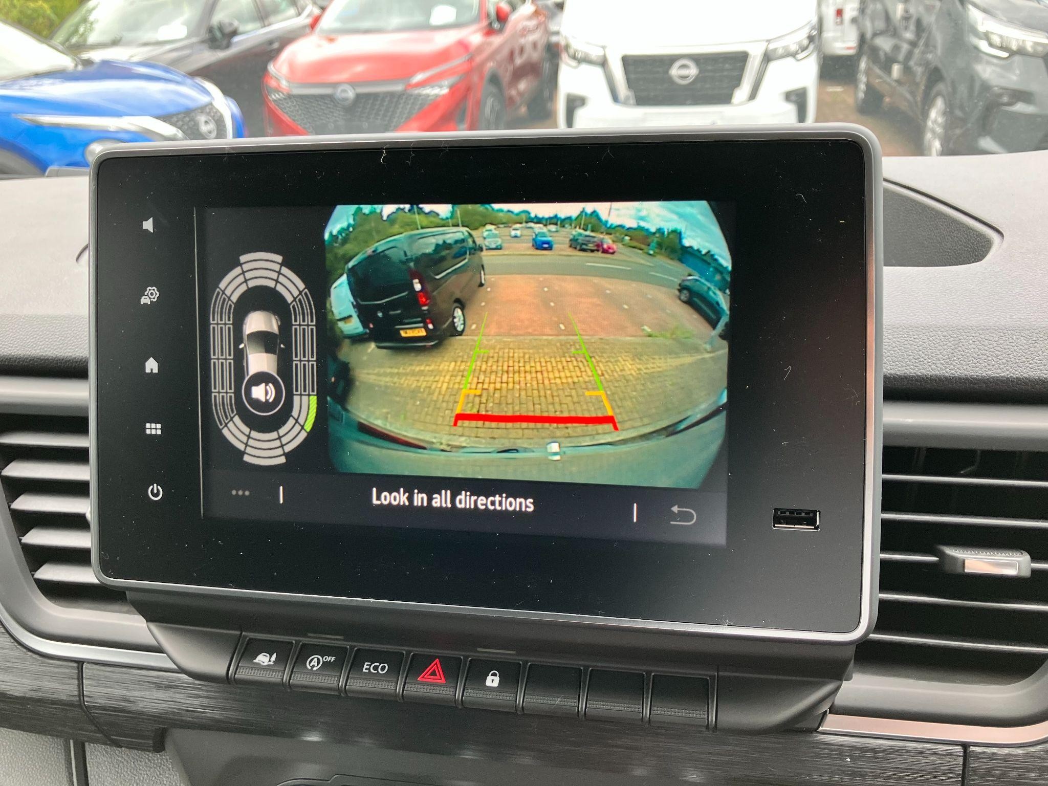 Nissan Primastar Image 10