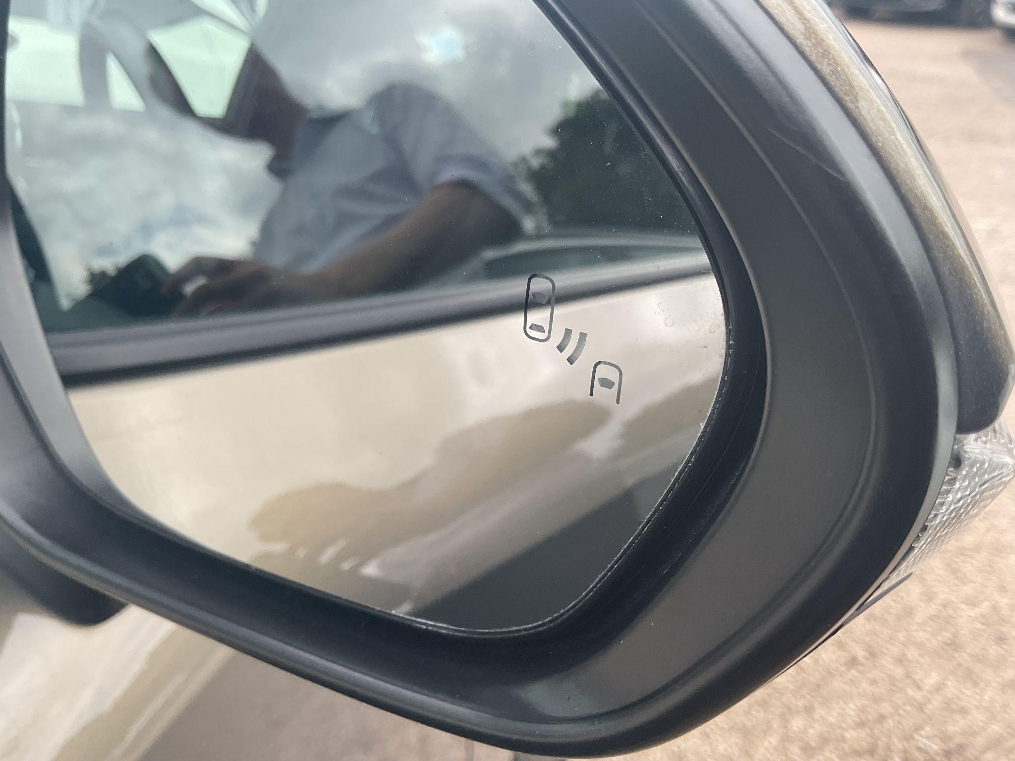 Suzuki Swace Image 21