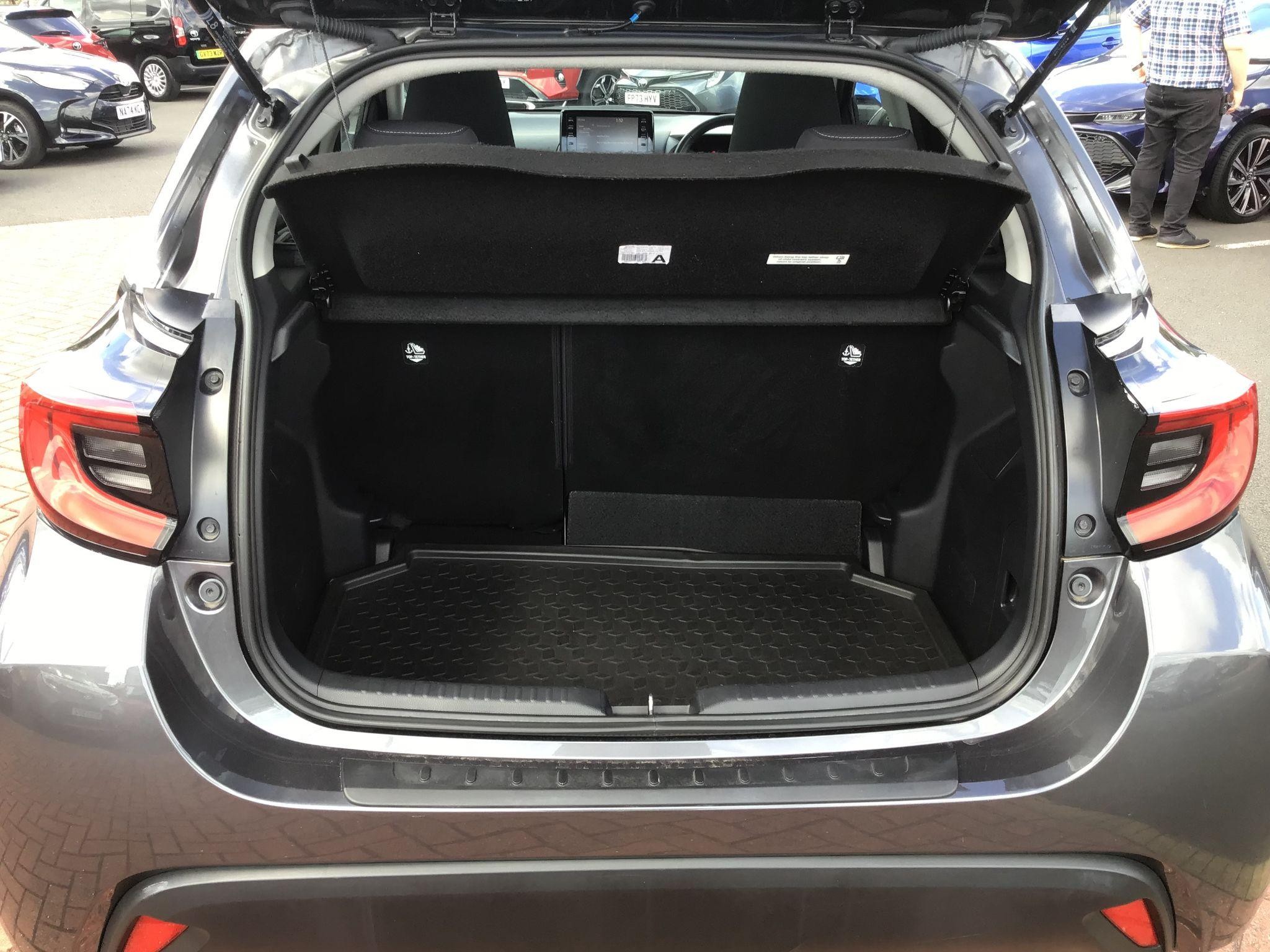 Toyota Yaris Image 12