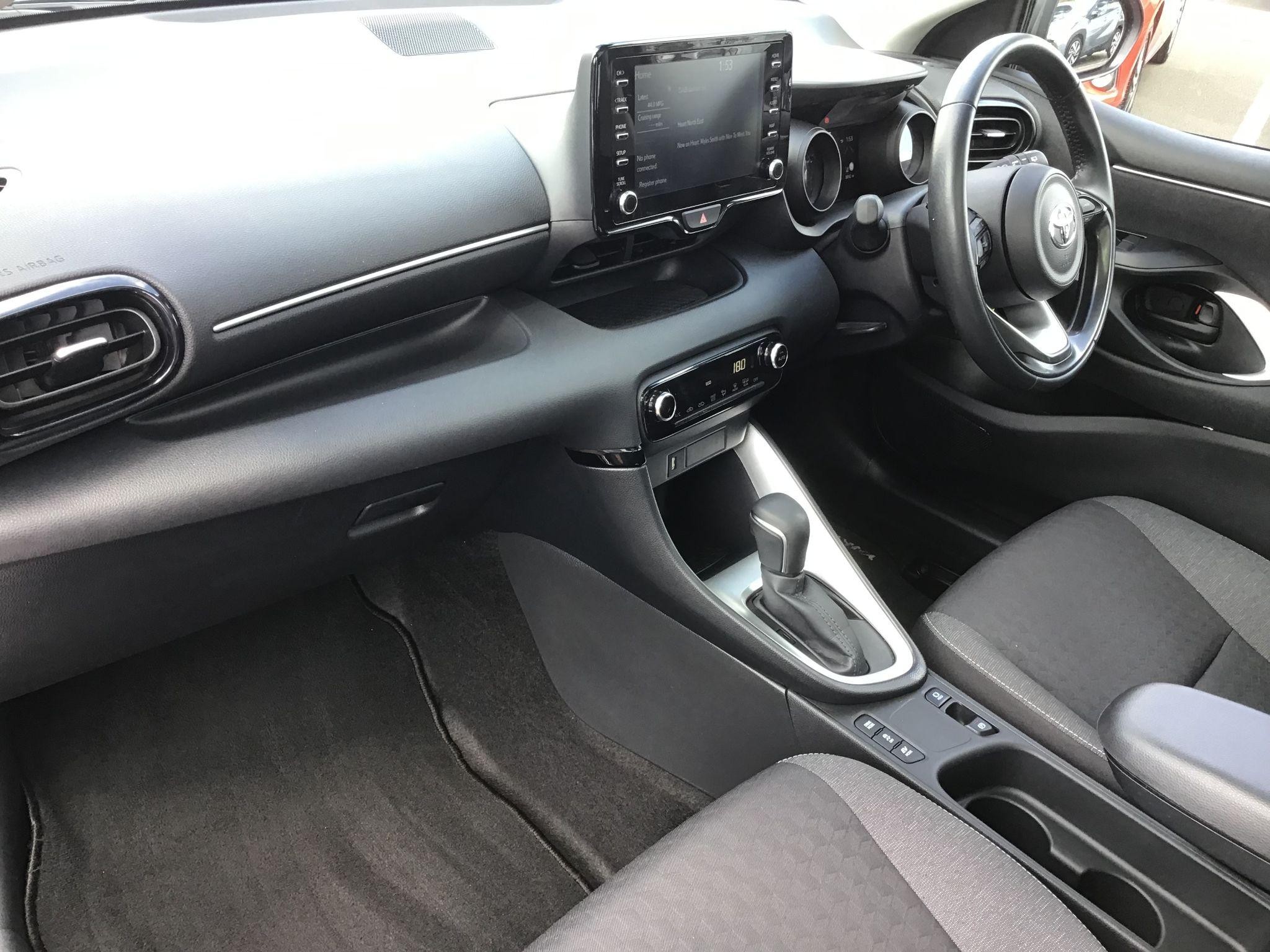 Toyota Yaris Image 13