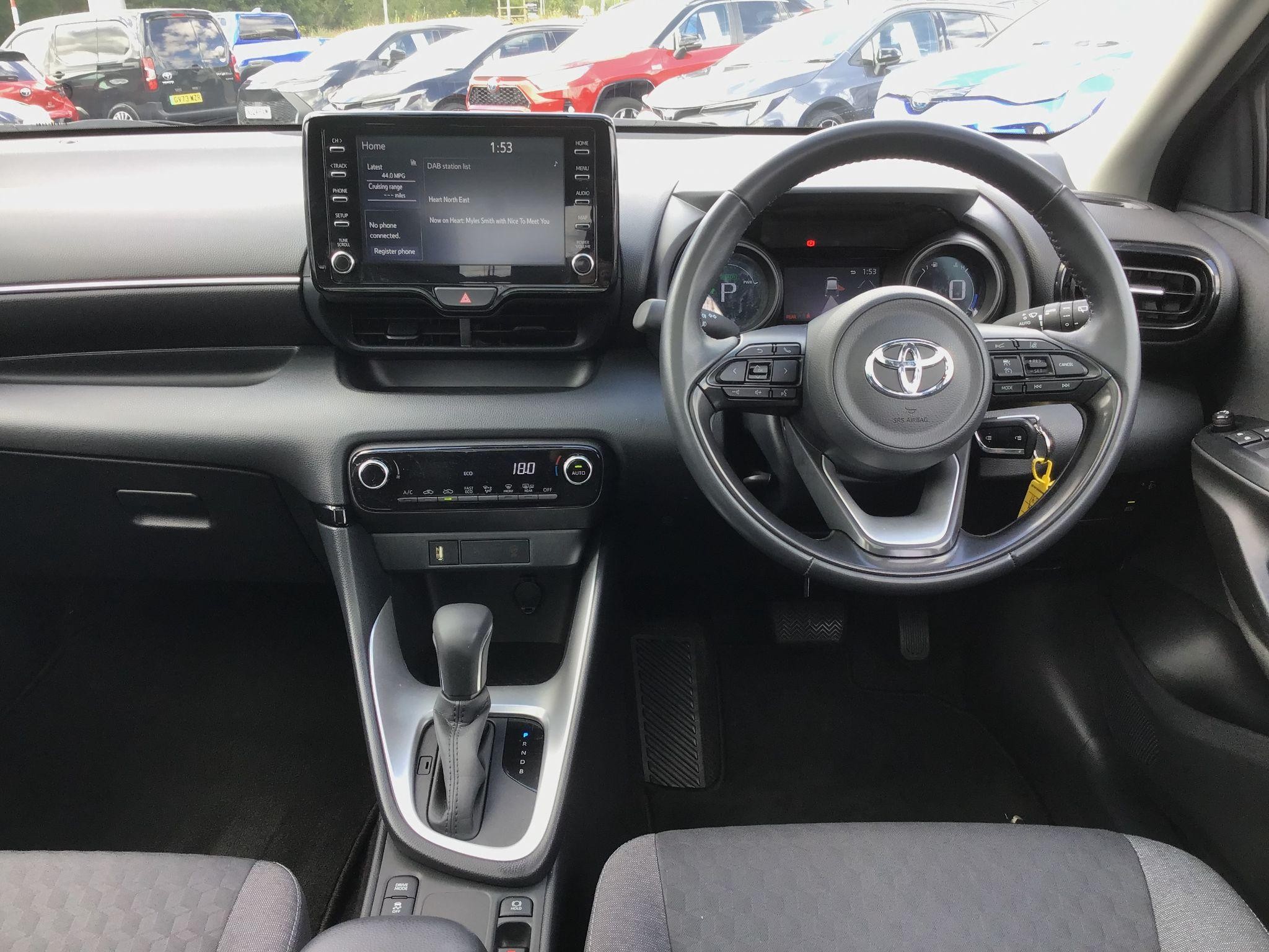 Toyota Yaris Image 14
