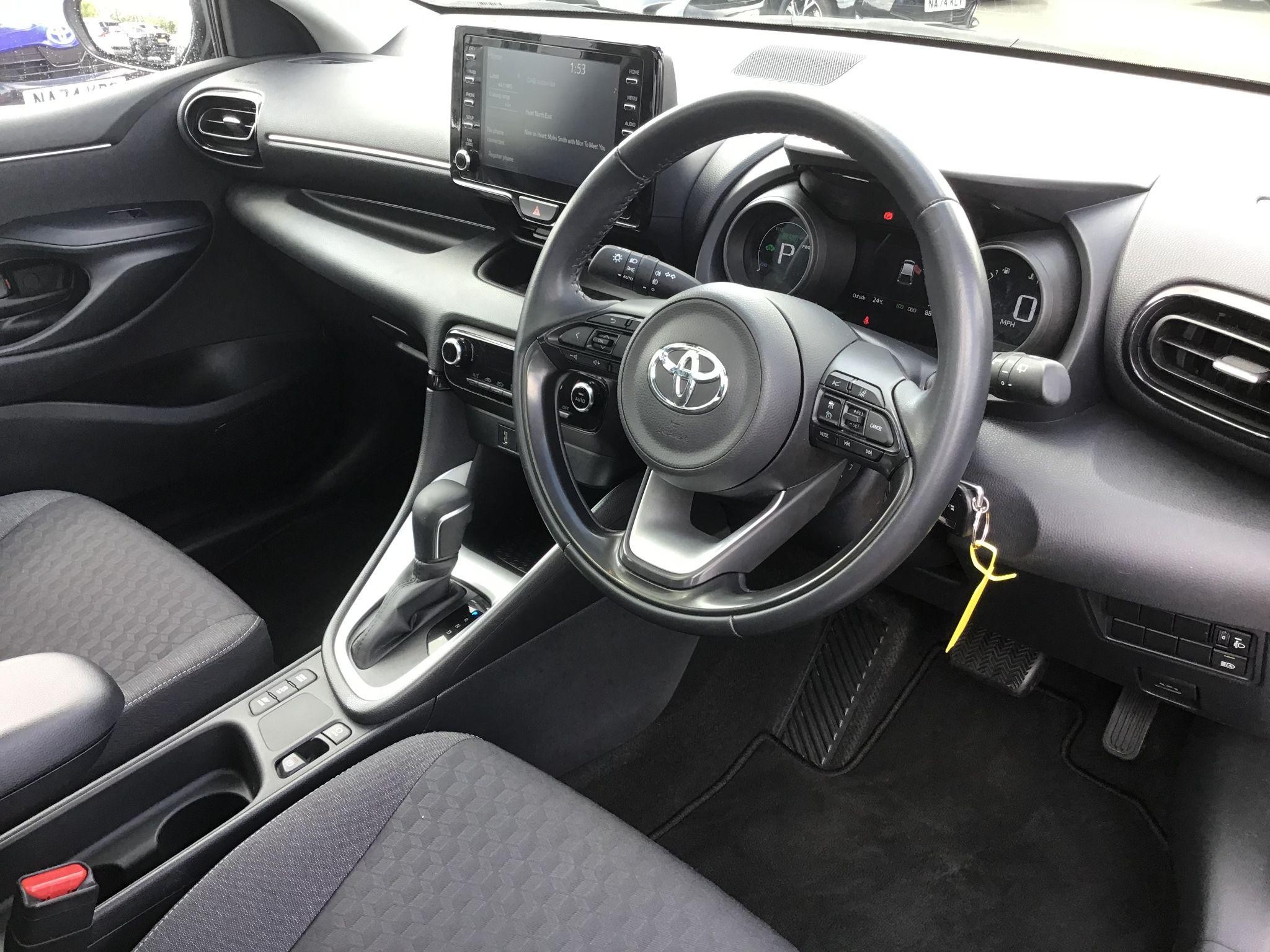 Toyota Yaris Image 15
