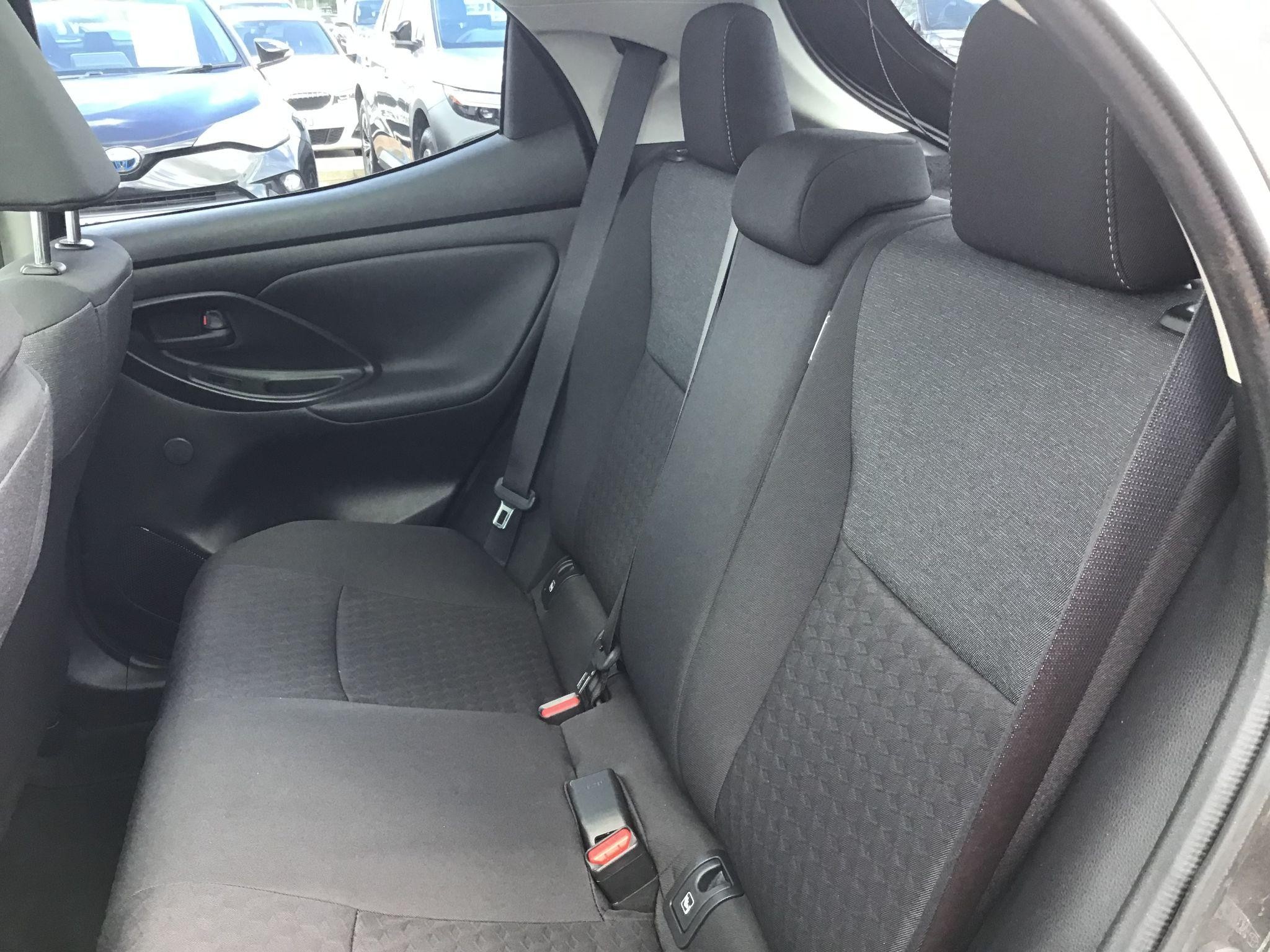 Toyota Yaris Image 21