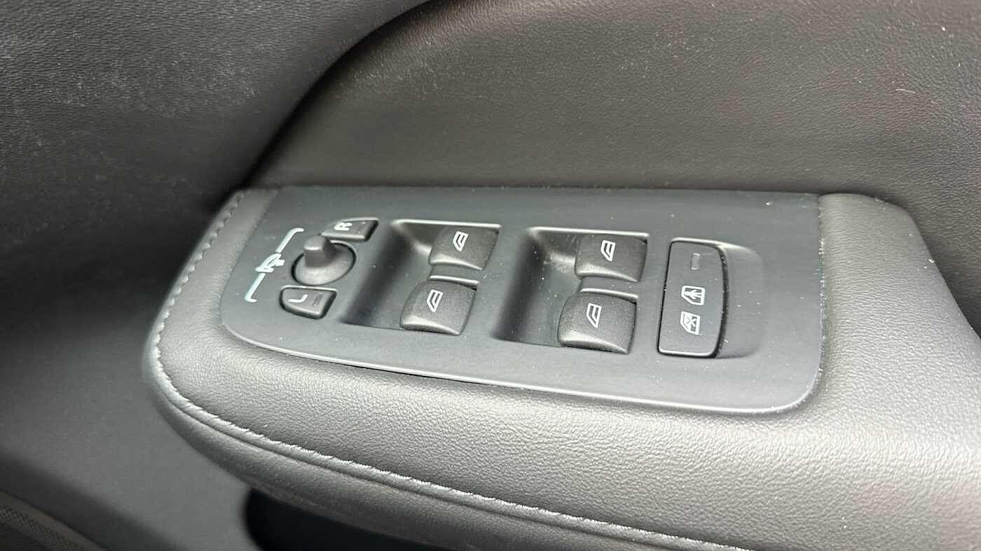 Volvo S60 Image 26
