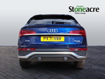 Audi Q5 2.0 TDI 40 S line Sportback S Tronic quattro Euro 6 (s/s) 5dr PX71NWR Image 3