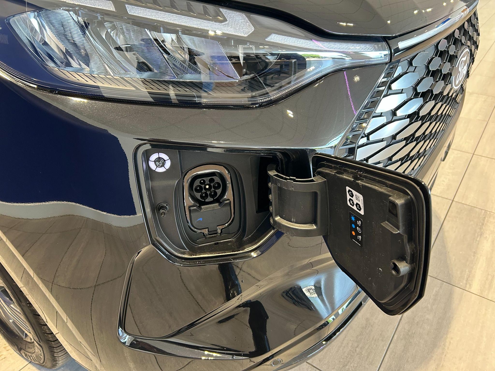 Ford E-Transit Custom Image 7
