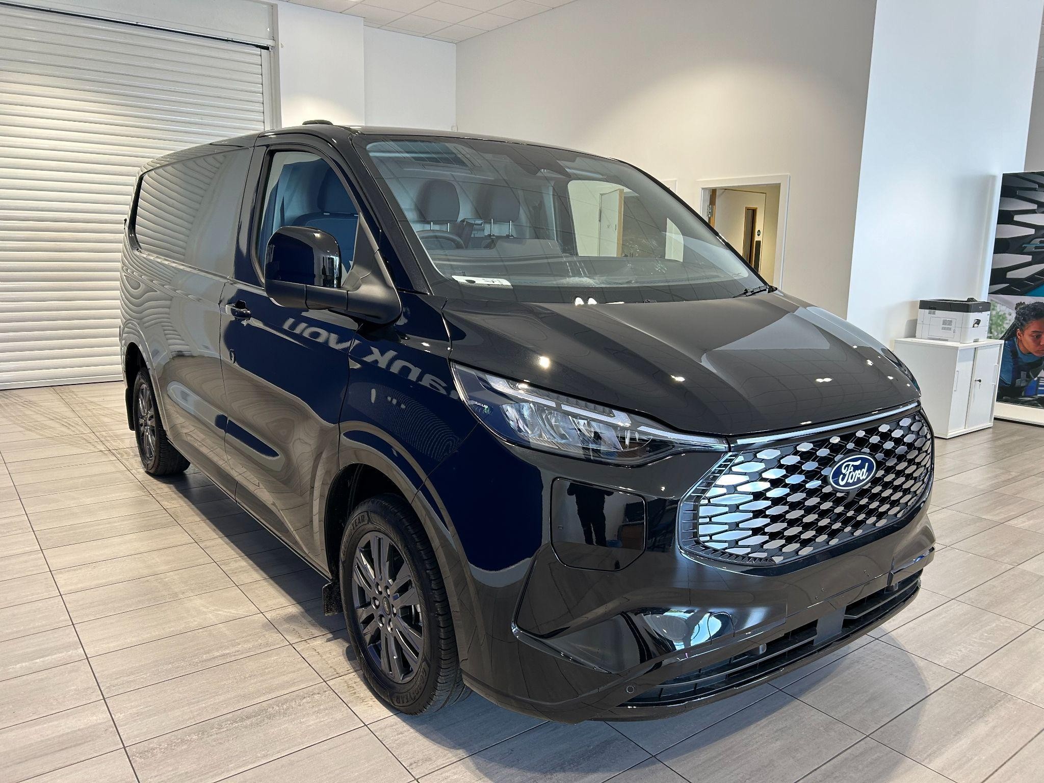 Ford E-Transit Custom Image 9