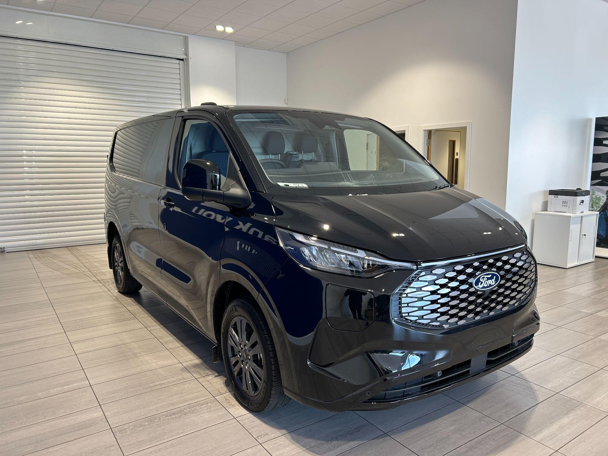Ford E-Transit Custom Image 11