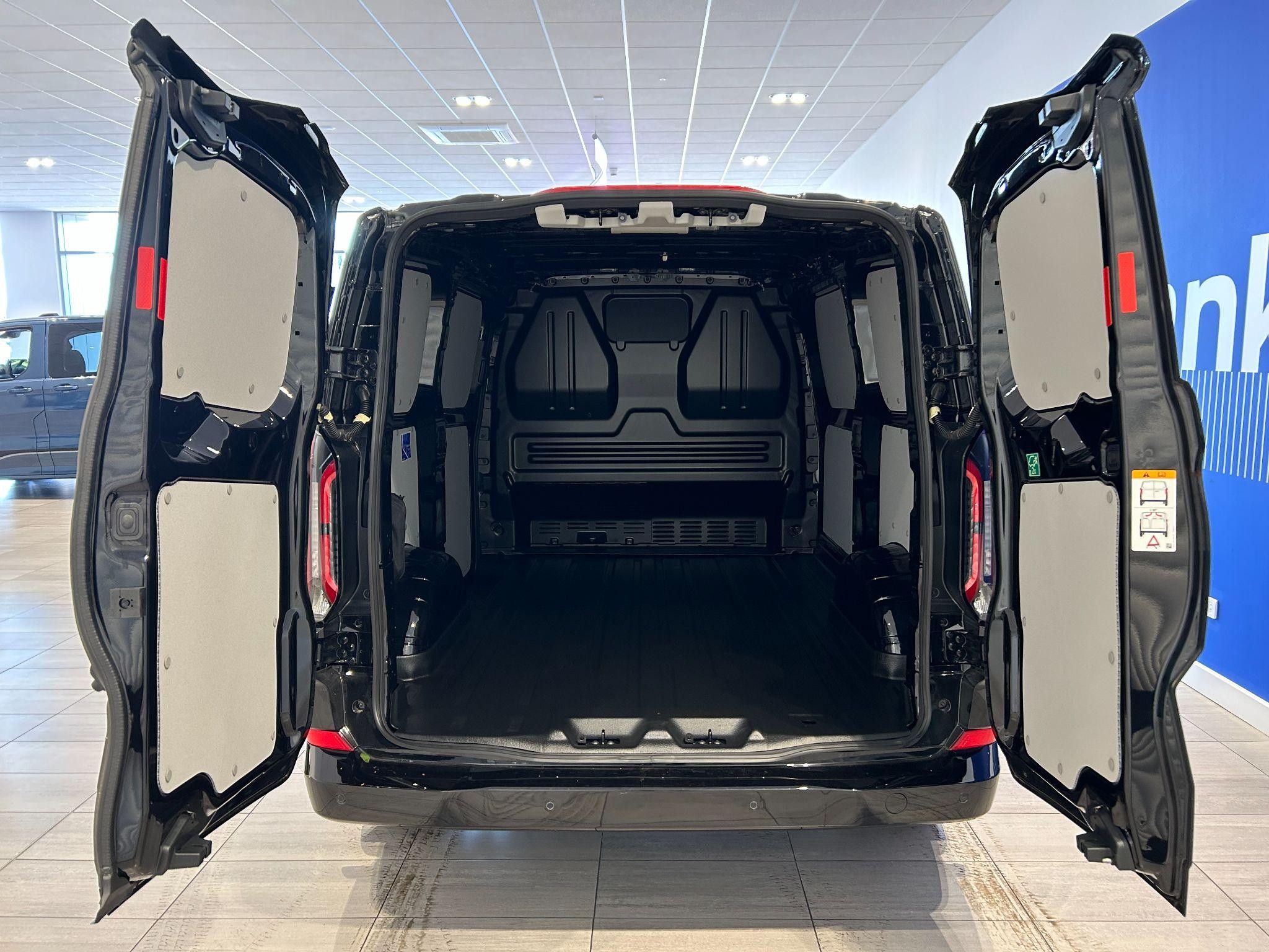 Ford E-Transit Custom Image 12