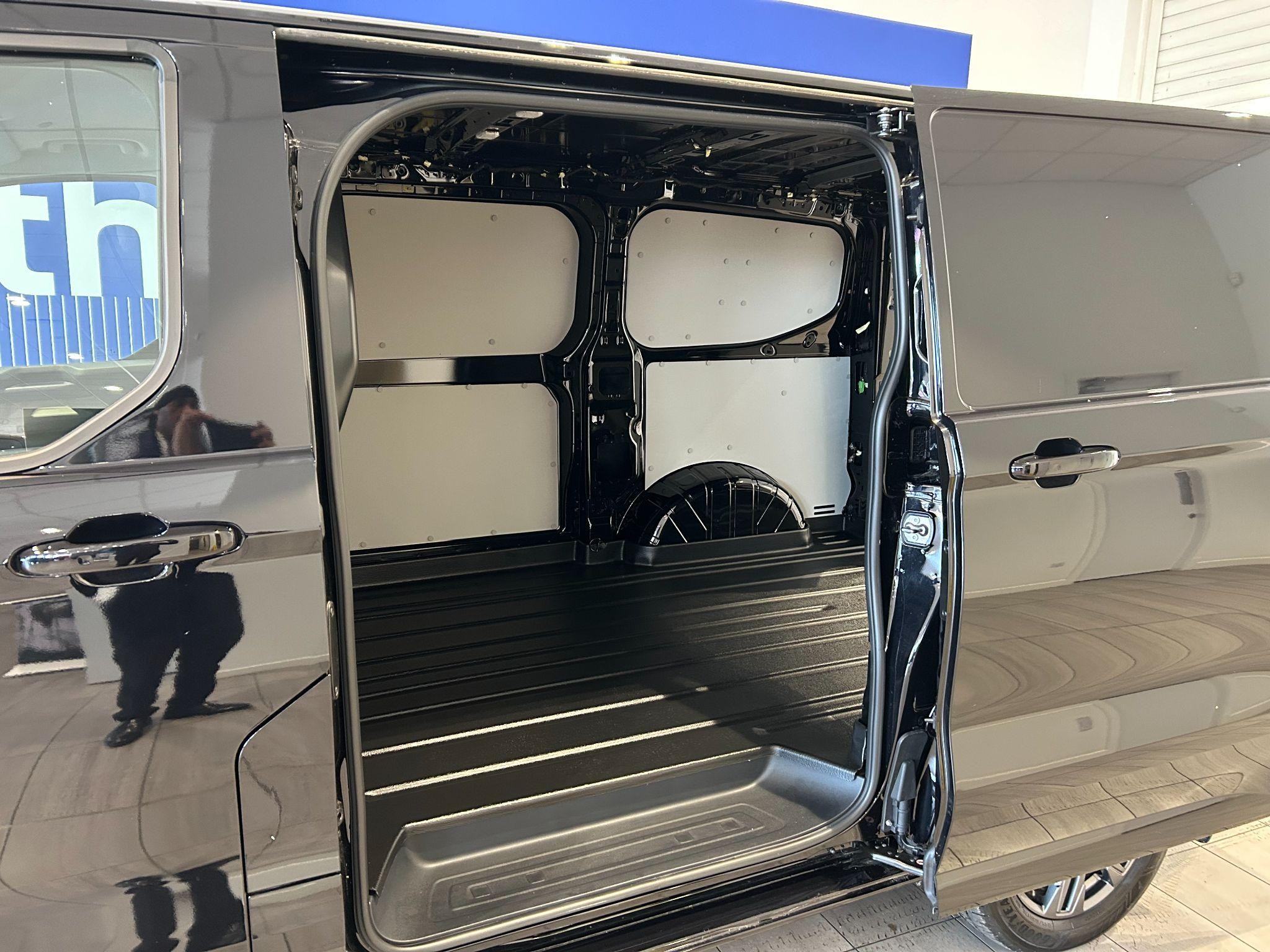 Ford E-Transit Custom Image 13