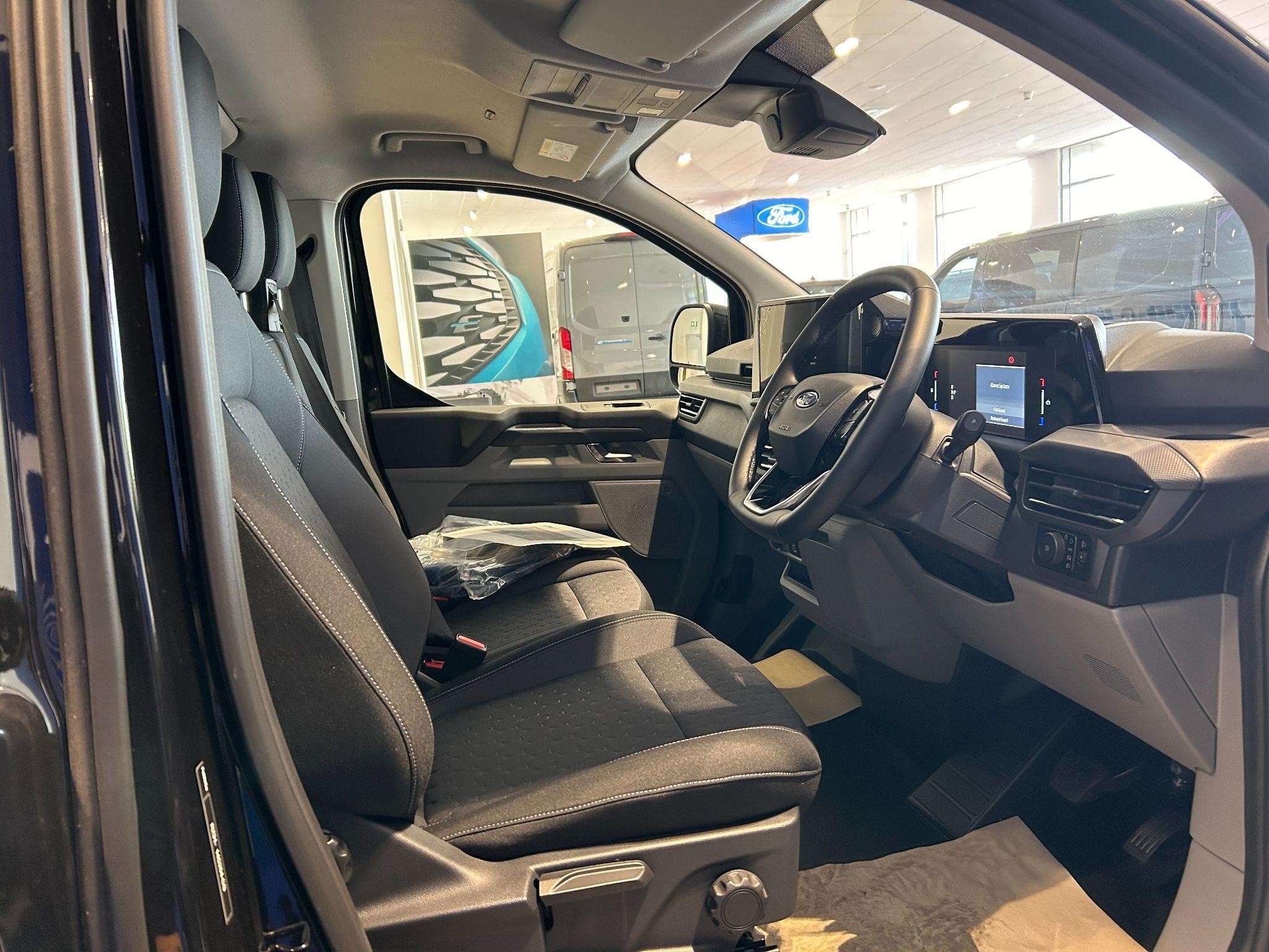 Ford E-Transit Custom Image 22