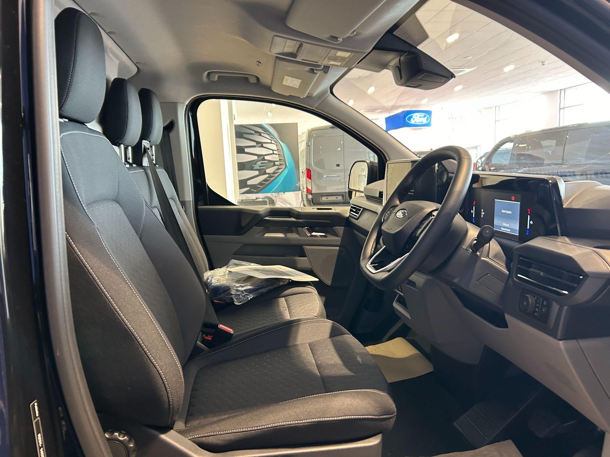 Ford E-Transit Custom Image 23