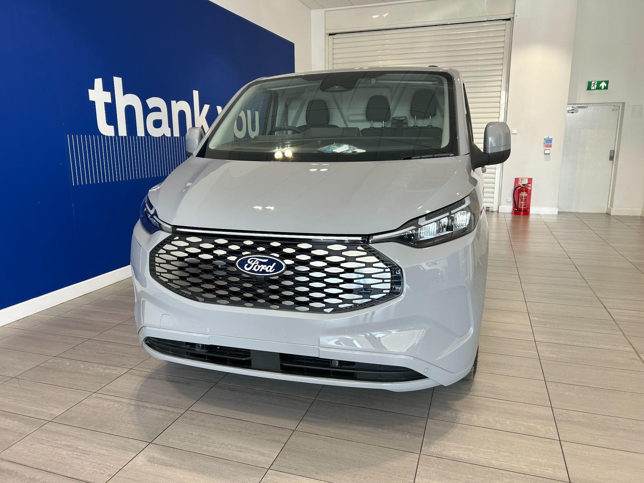 Ford E-Transit Custom Image 8