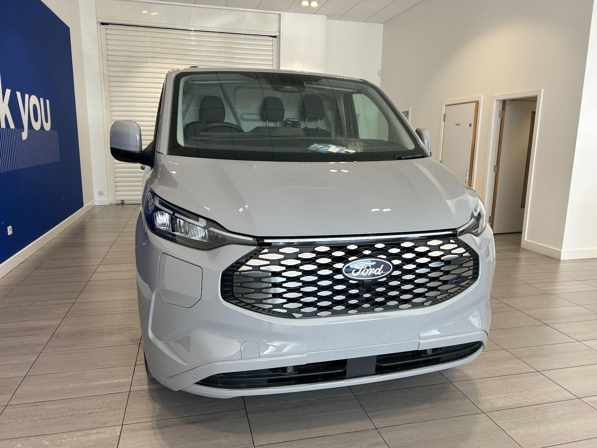 Ford E-Transit Custom Image 10