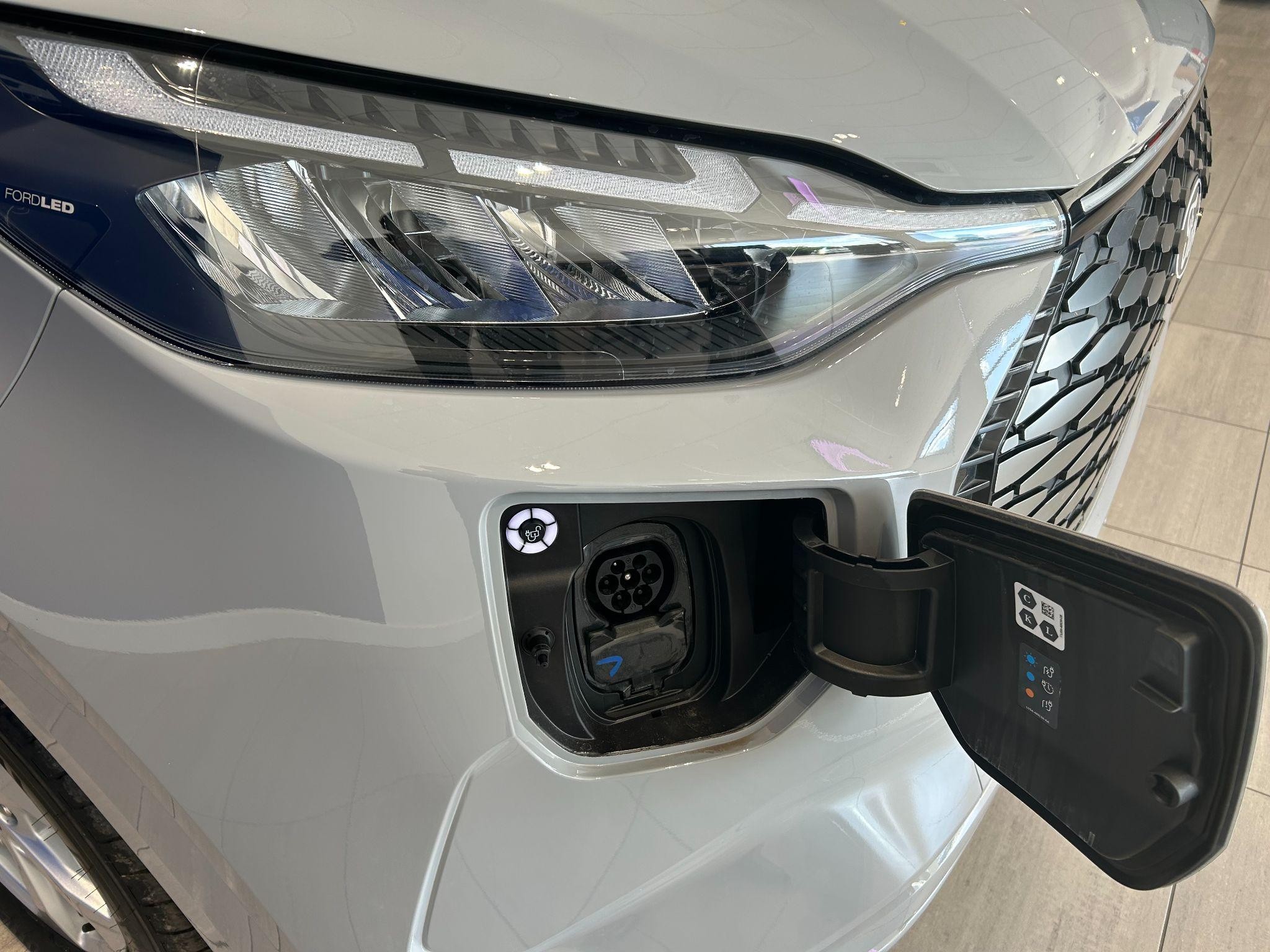 Ford E-Transit Custom Image 12