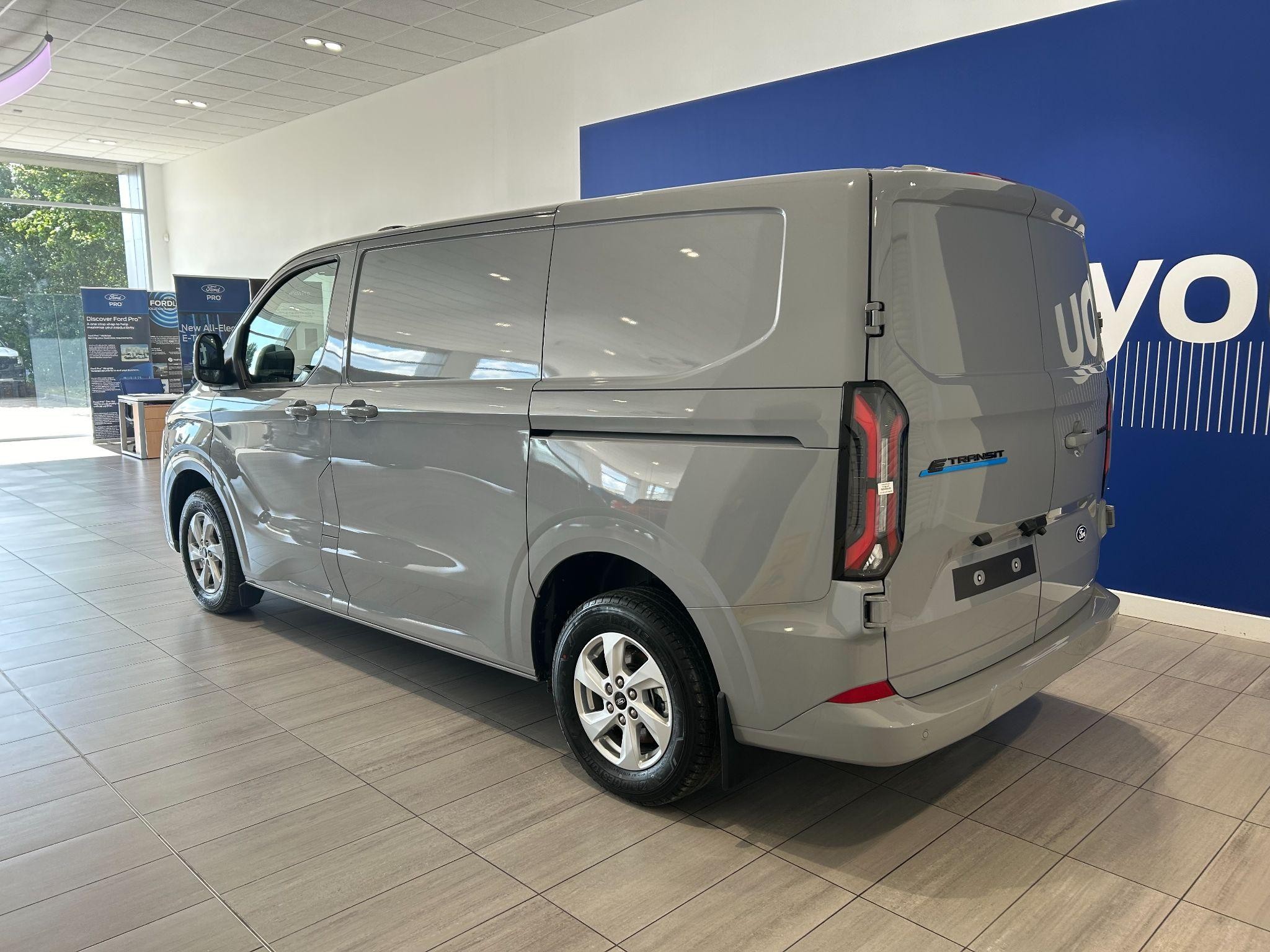 Ford E-Transit Custom Image 13