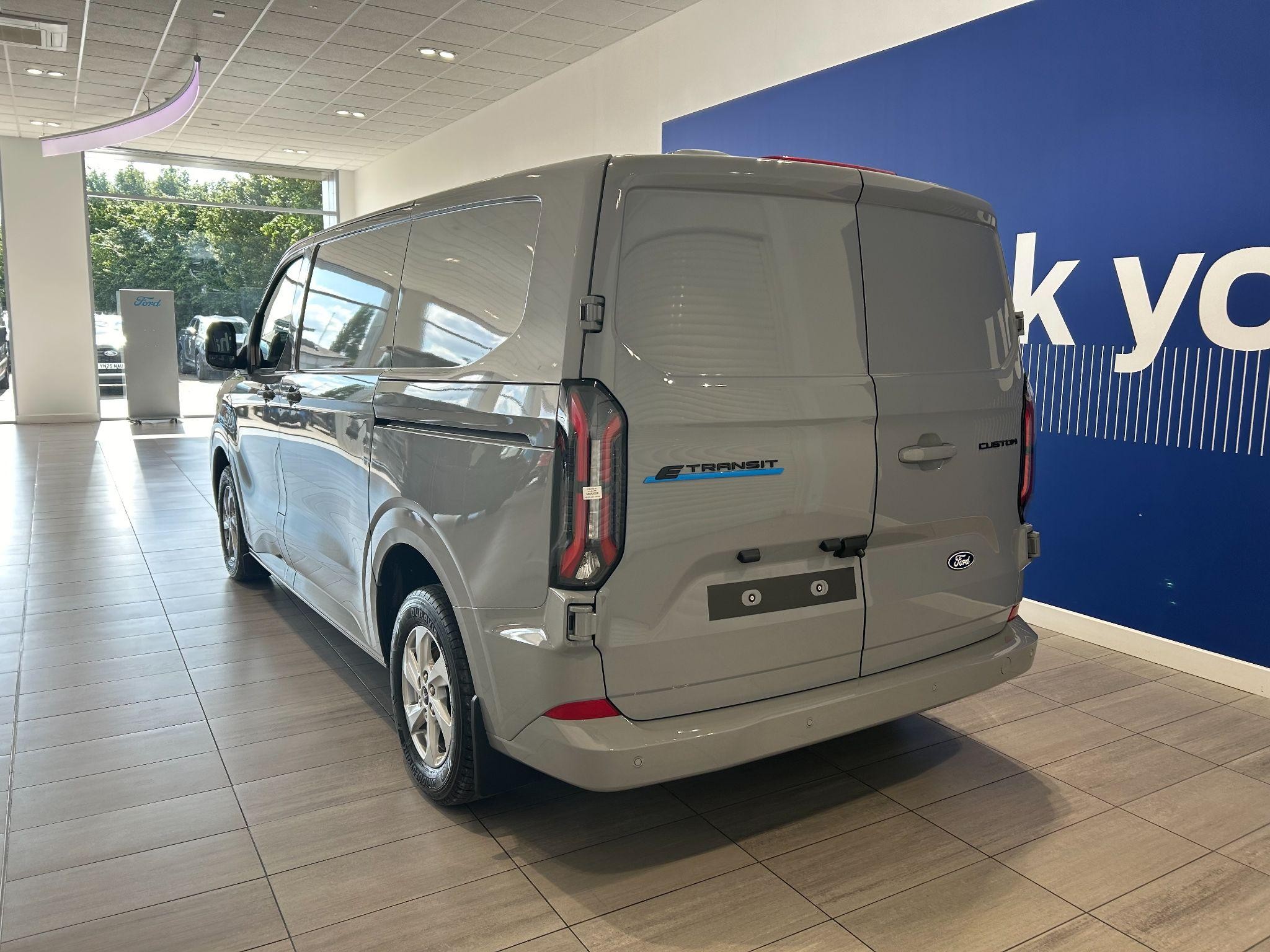 Ford E-Transit Custom Image 14