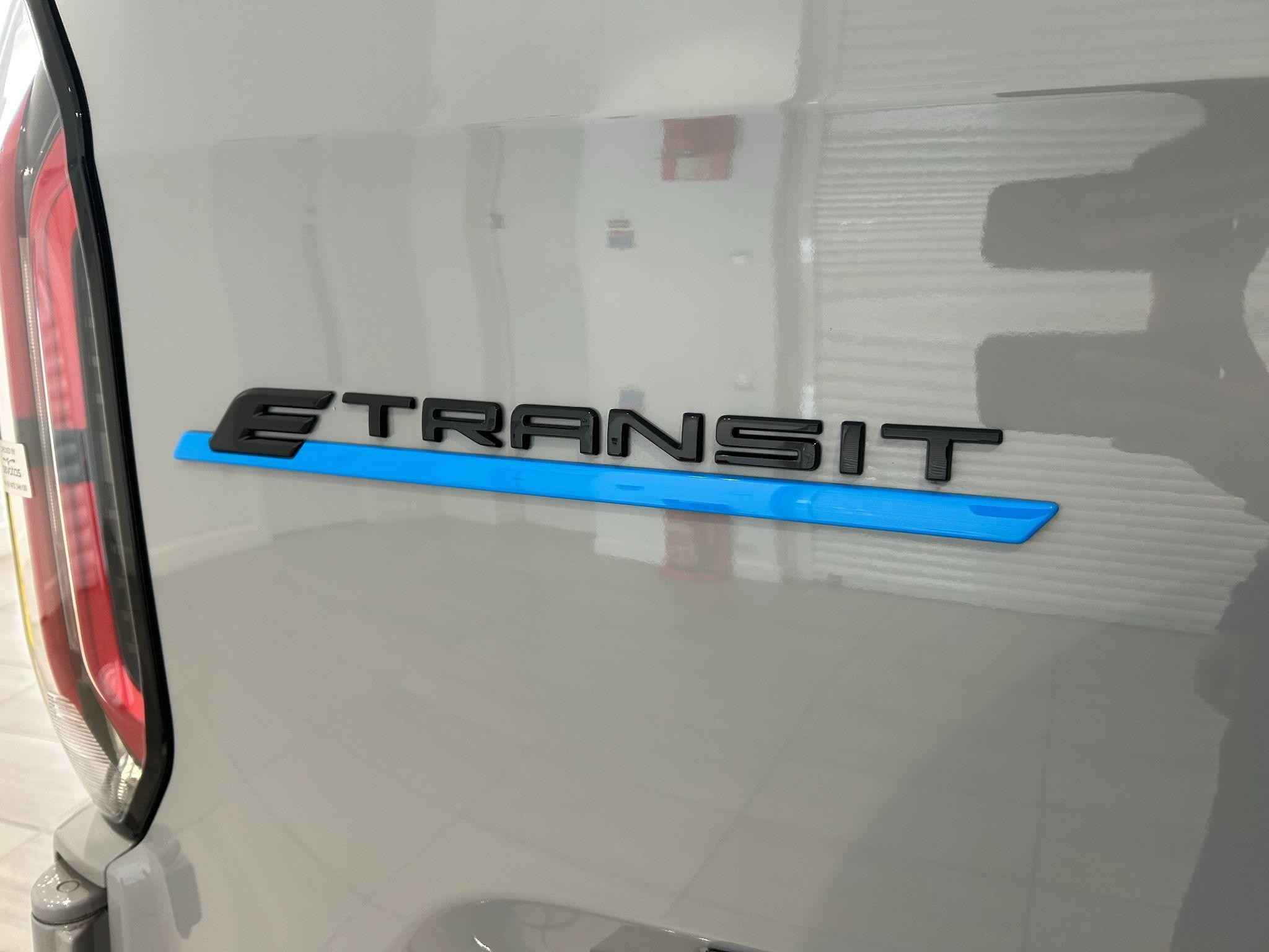 Ford E-Transit Custom Image 16