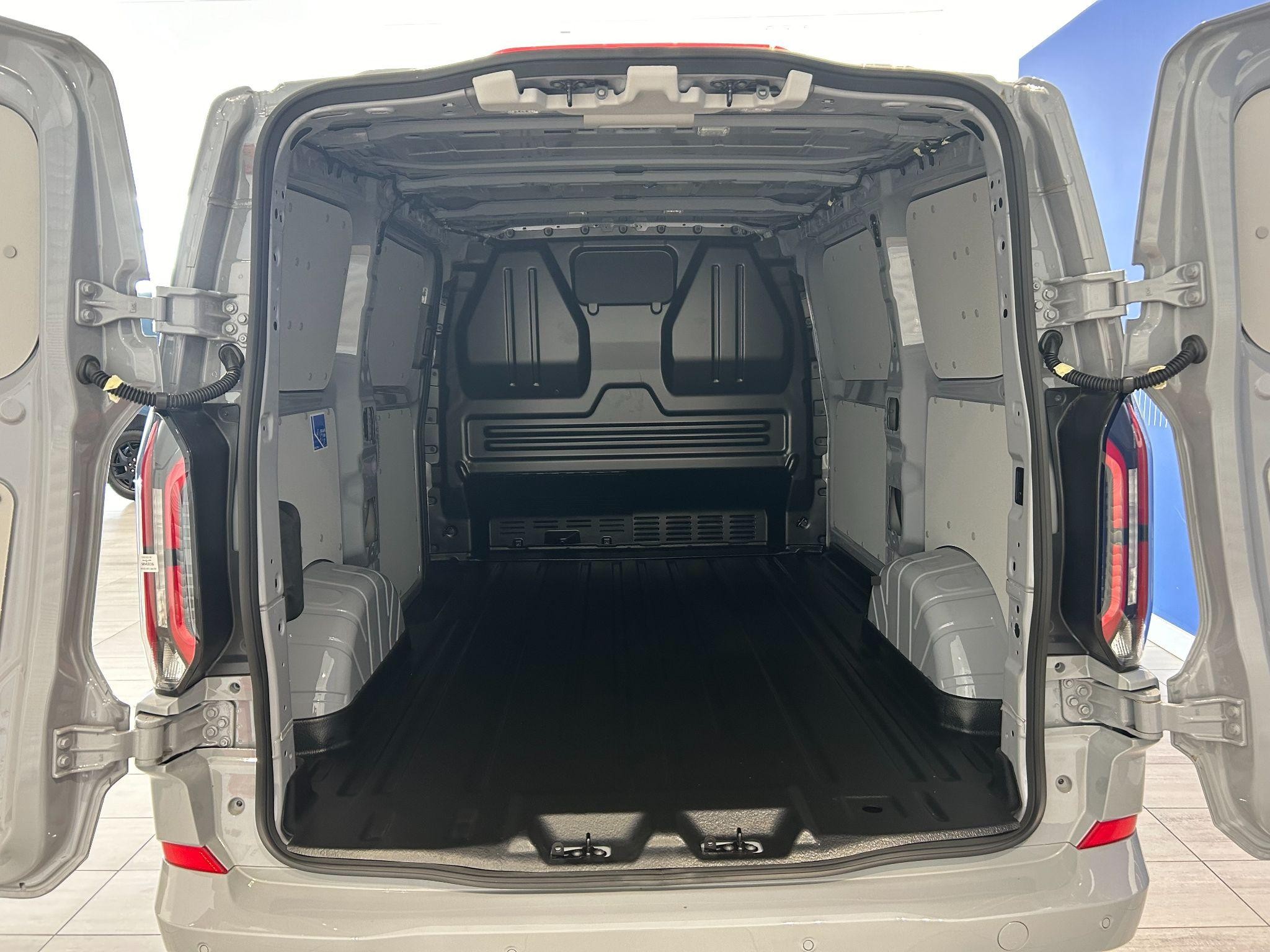 Ford E-Transit Custom Image 18