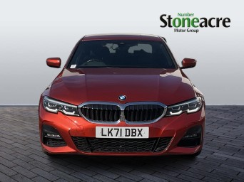 BMW 3 Series 2.0 330i M Sport Auto Euro 6 (s/s) 4dr LK71DBX Image 2