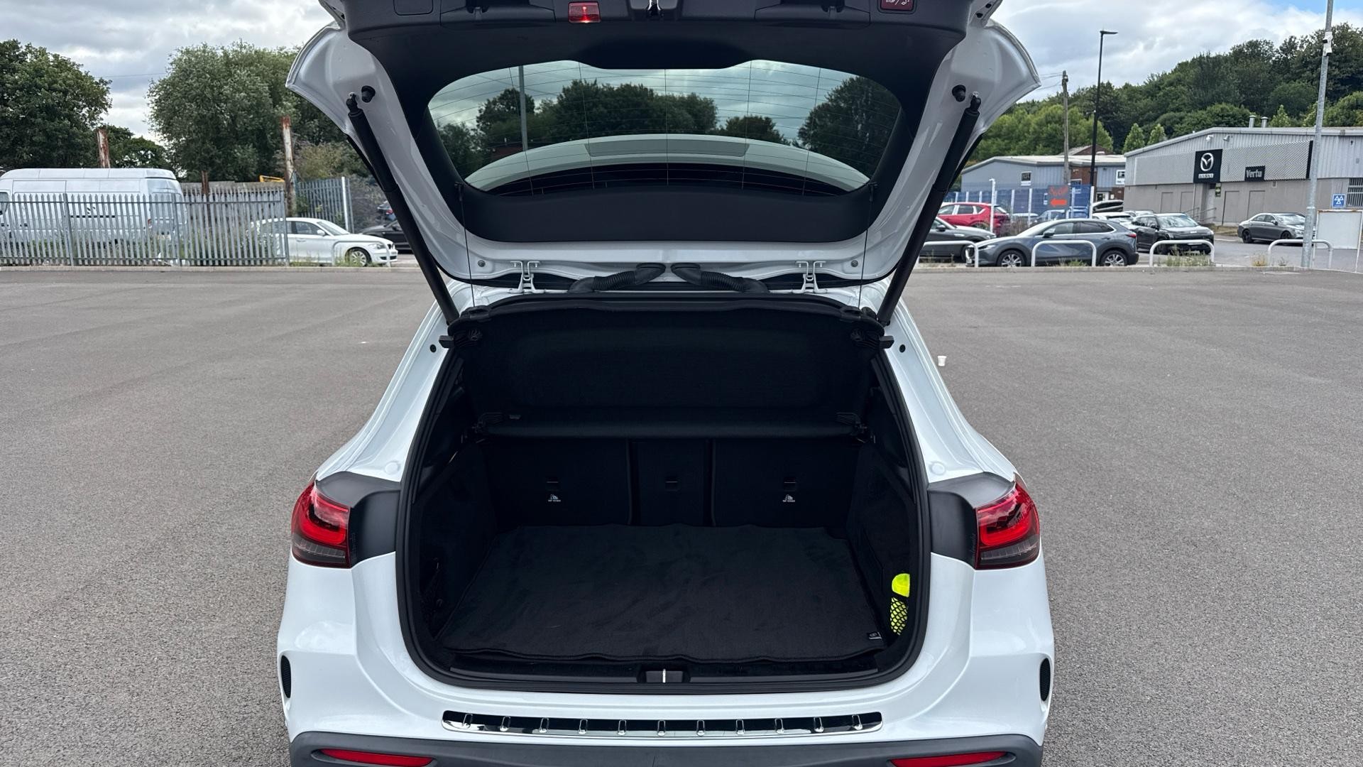 Mercedes-Benz EQA Image 13