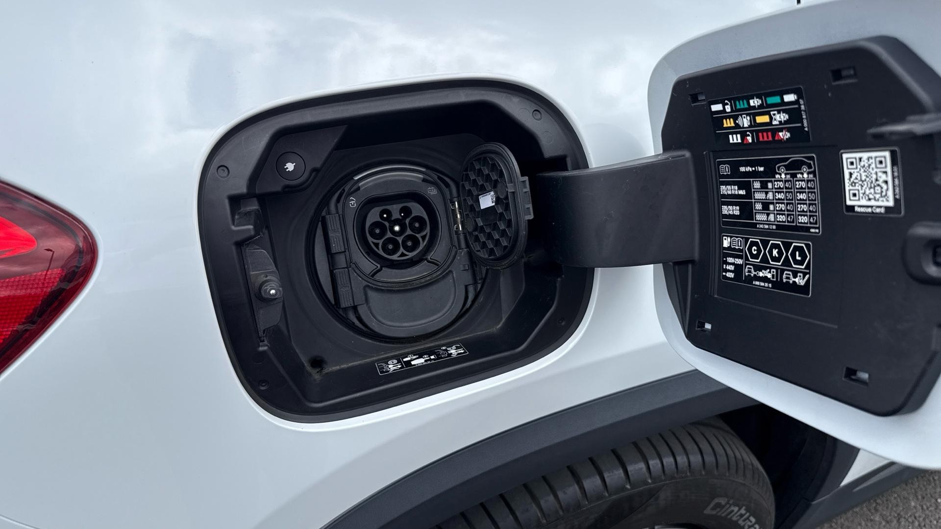 Mercedes-Benz EQA Image 14