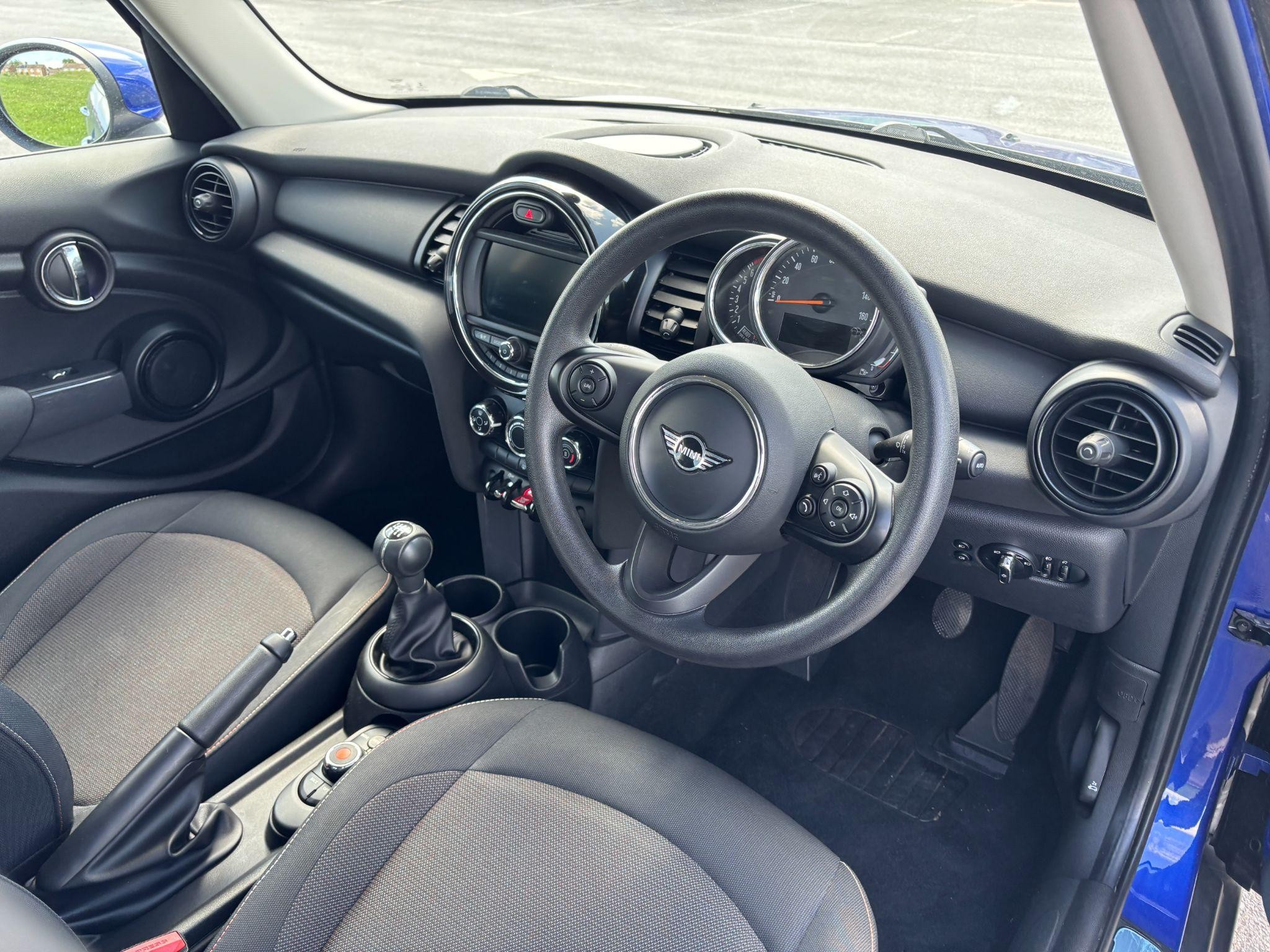 MINI Hatch Image 10