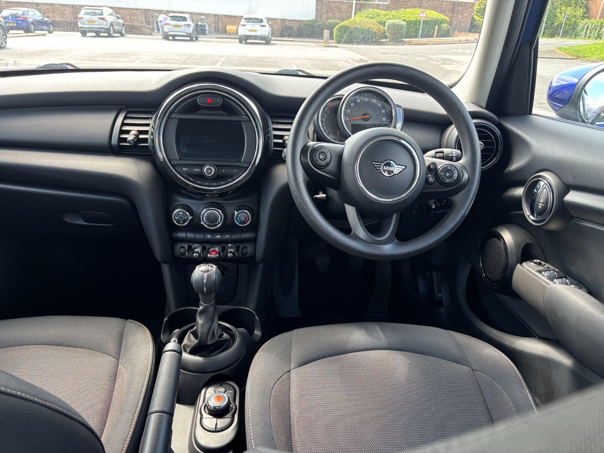 MINI Hatch Image 12