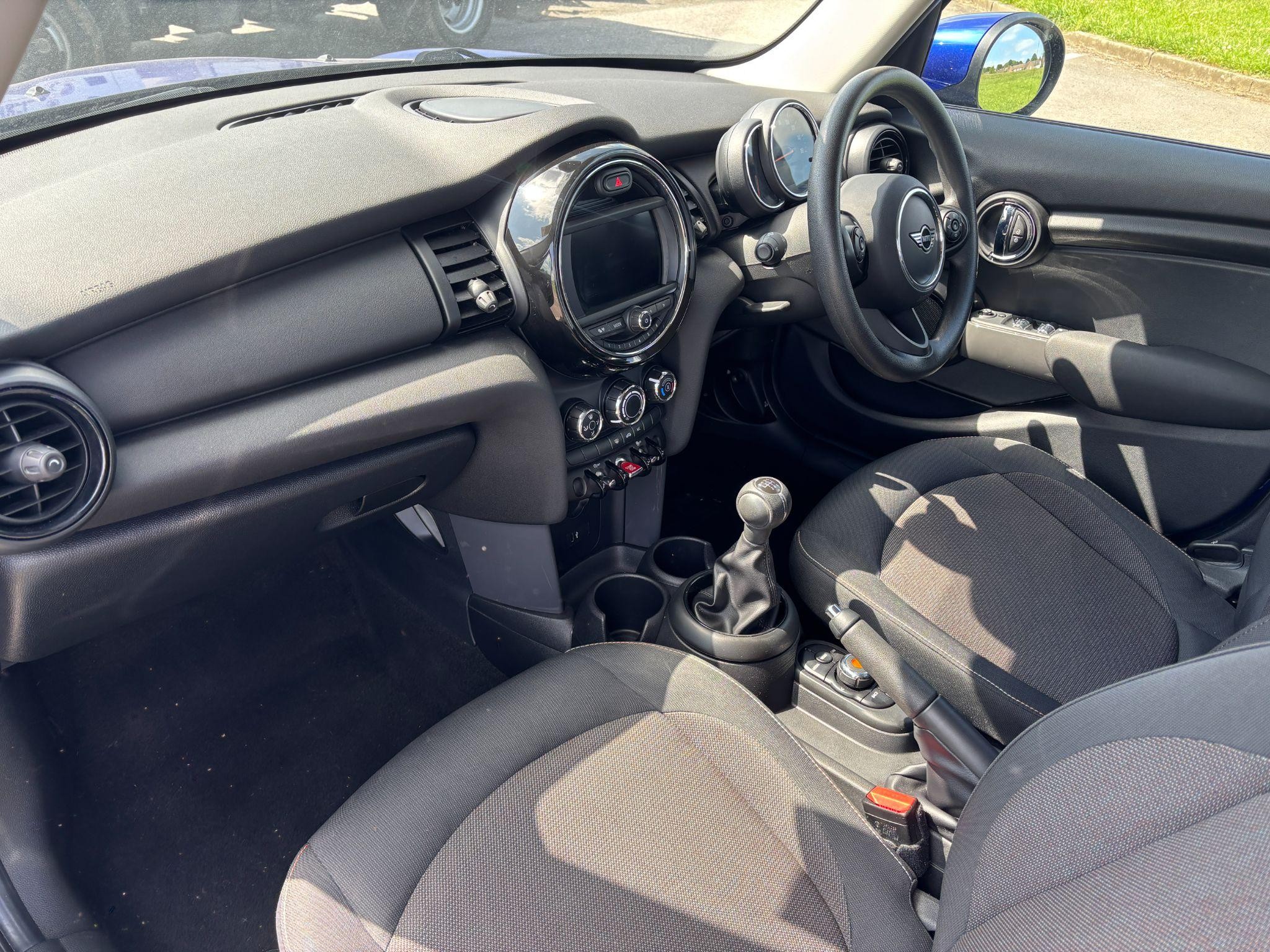 MINI Hatch Image 14
