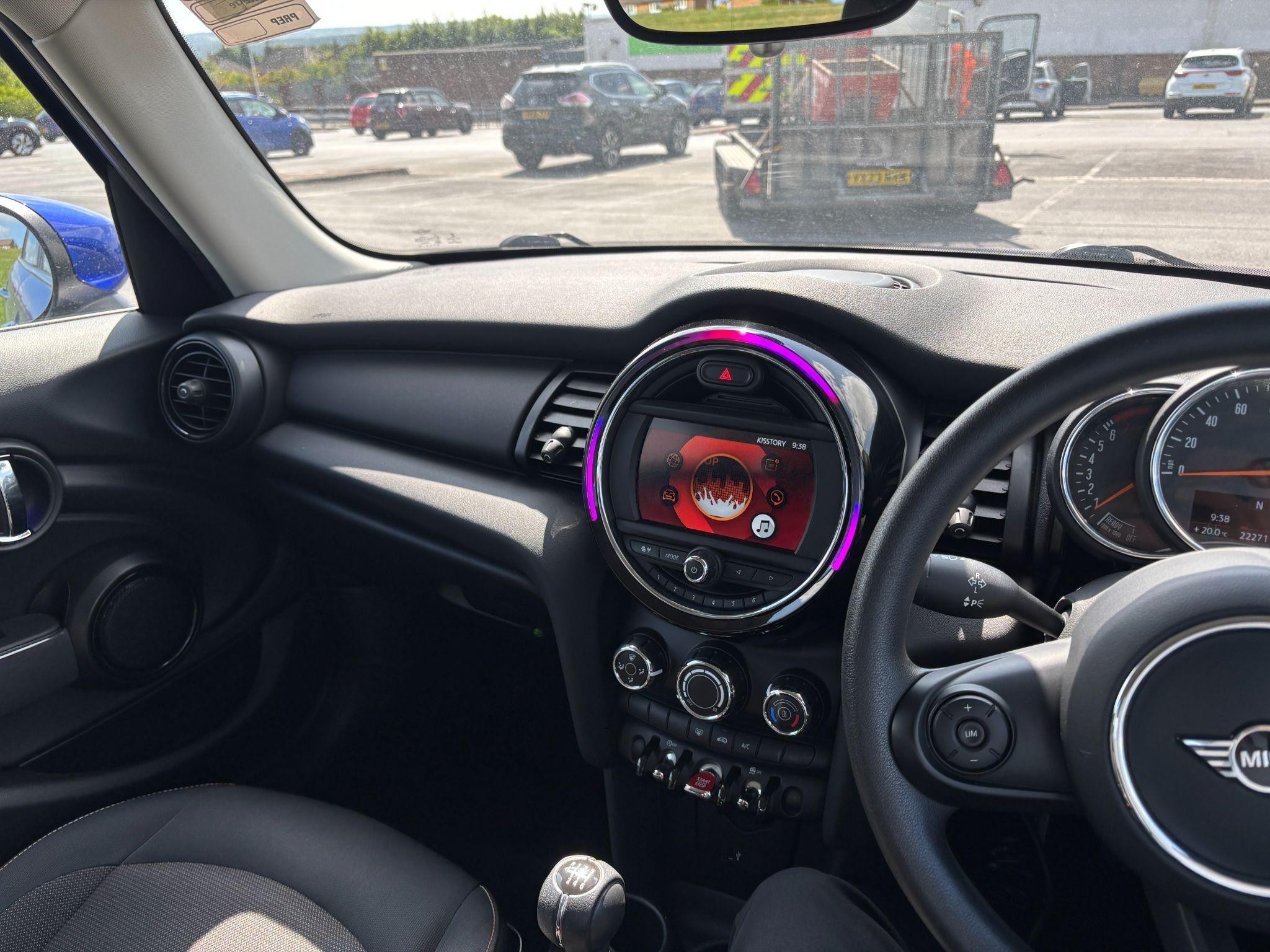 MINI Hatch Image 16