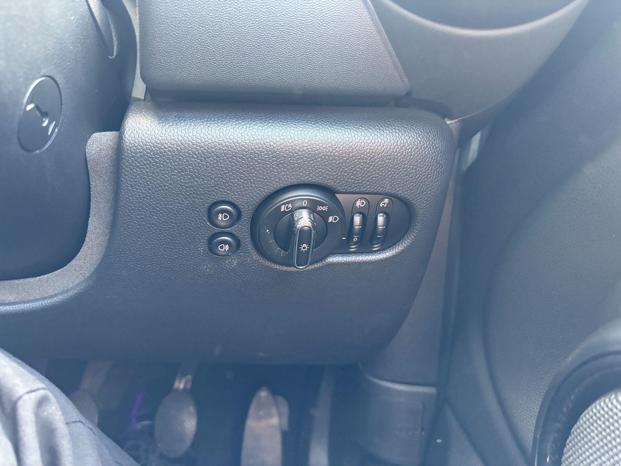 MINI Hatch Image 24