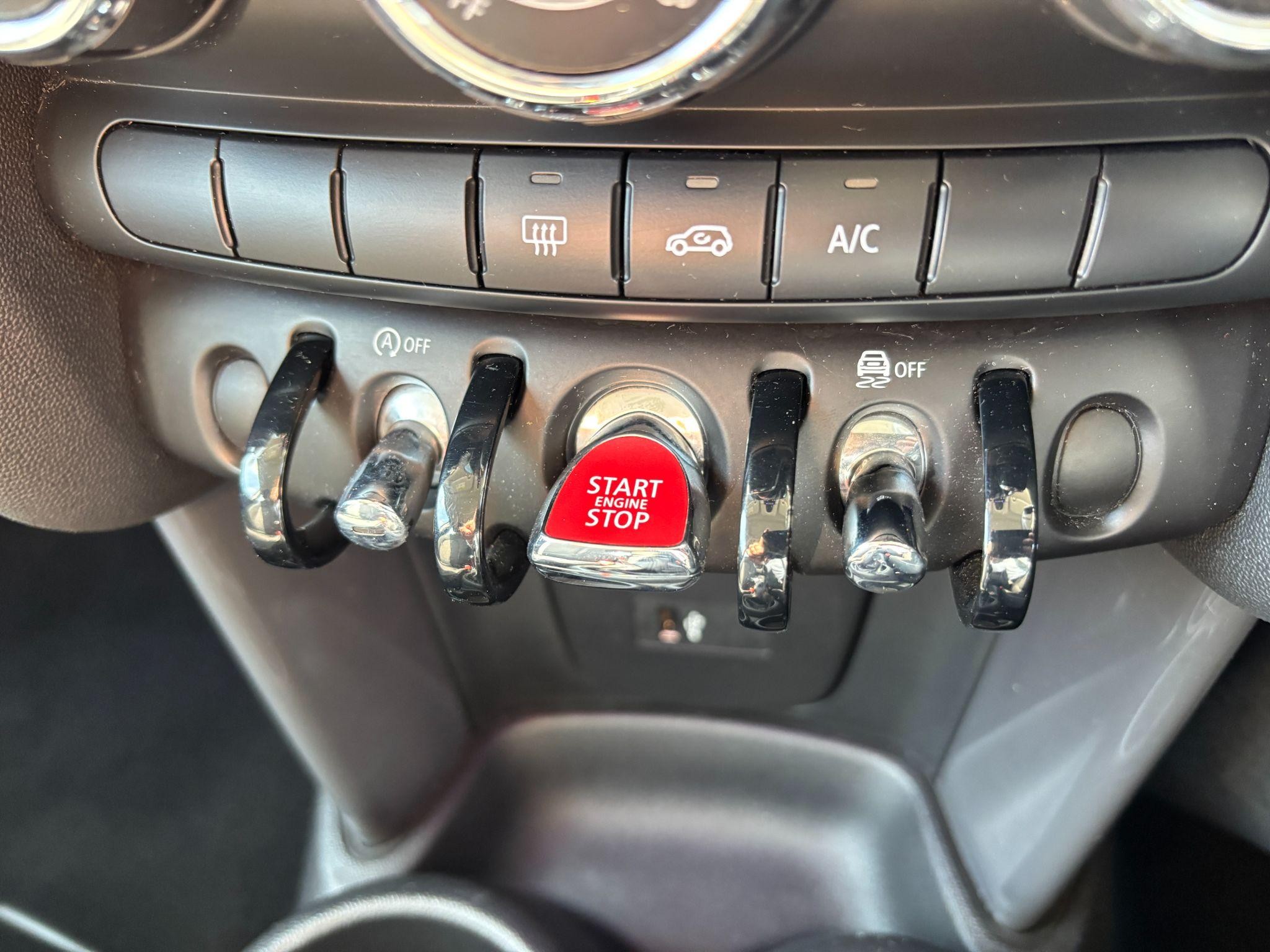 MINI Hatch Image 26