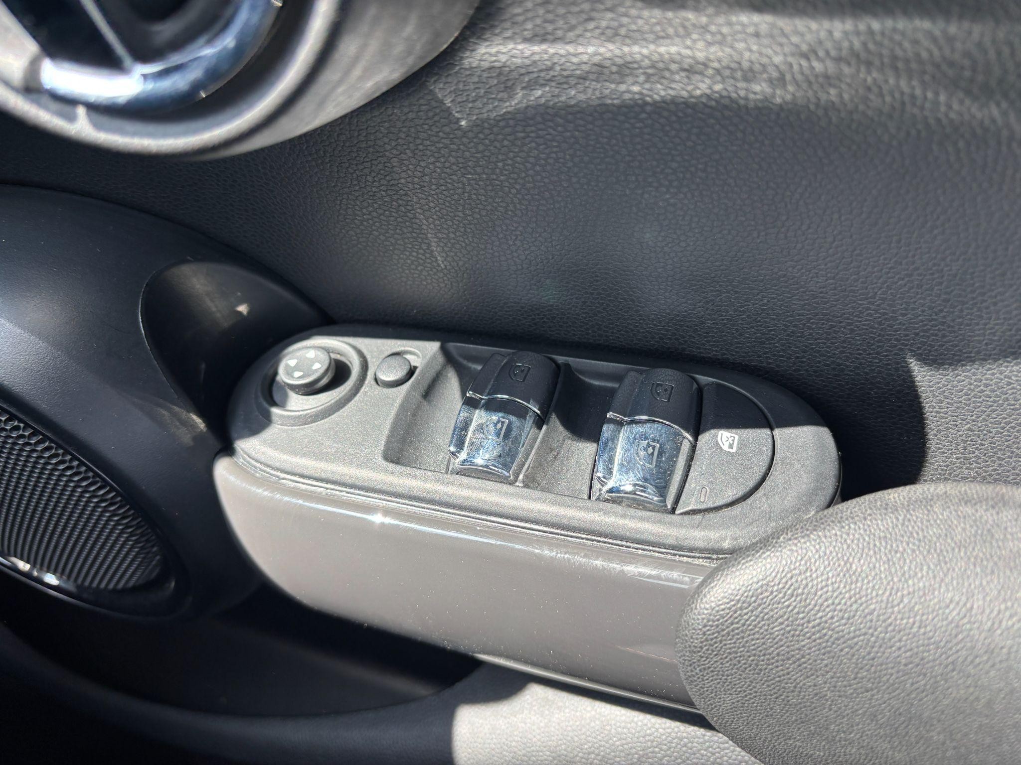 MINI Hatch Image 27