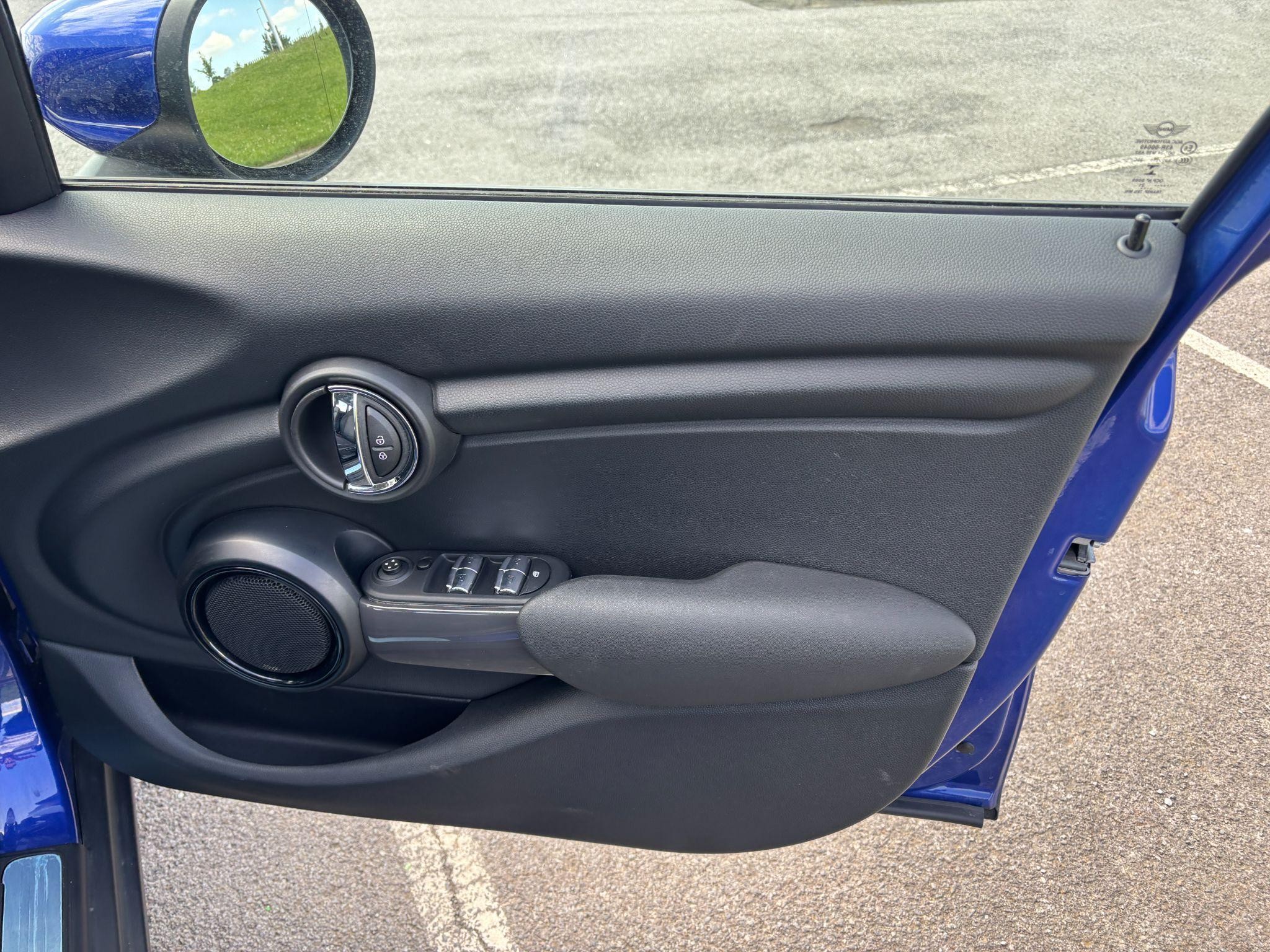 MINI Hatch Image 28
