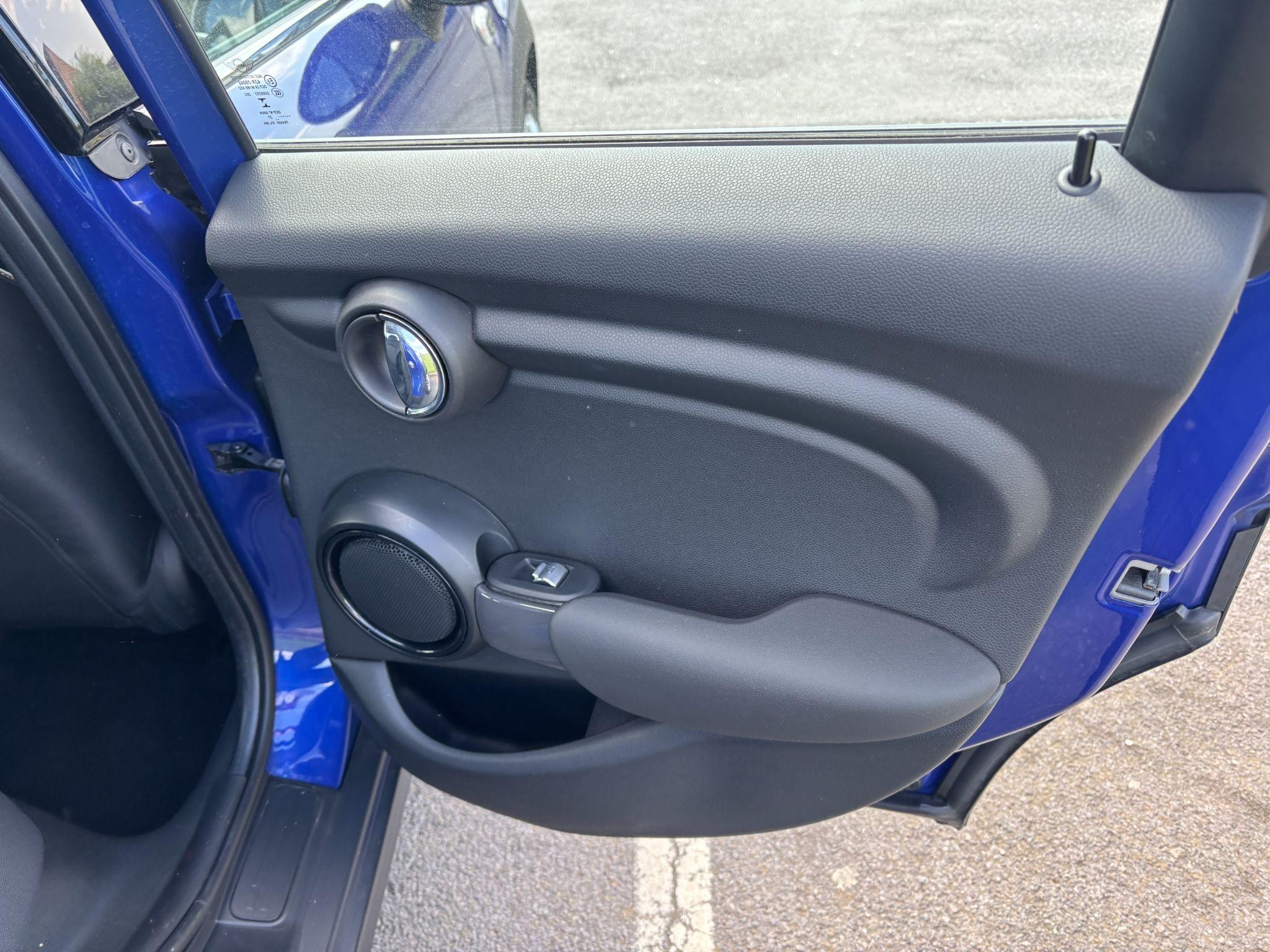 MINI Hatch Image 29