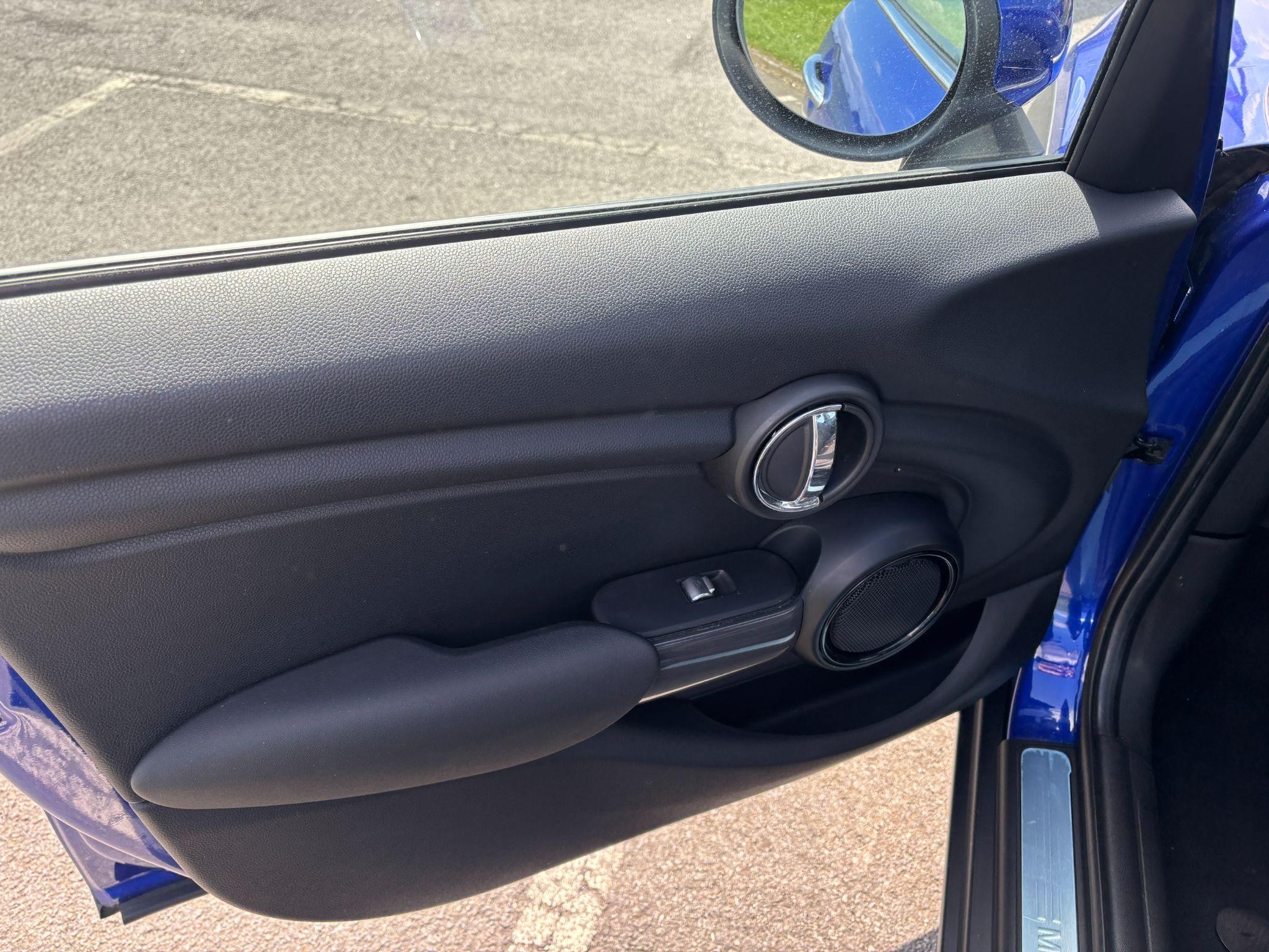 MINI Hatch Image 31